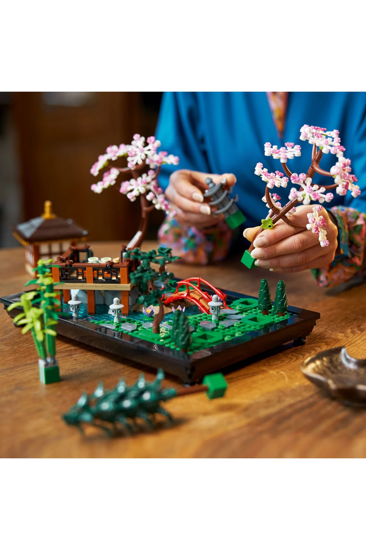 ® آیکونز باغ آرام ۱۰۳۱۵ – مجموعه ساخت مدل خلاقانه ۱۸+ (۱۳۶۳ قطعه)