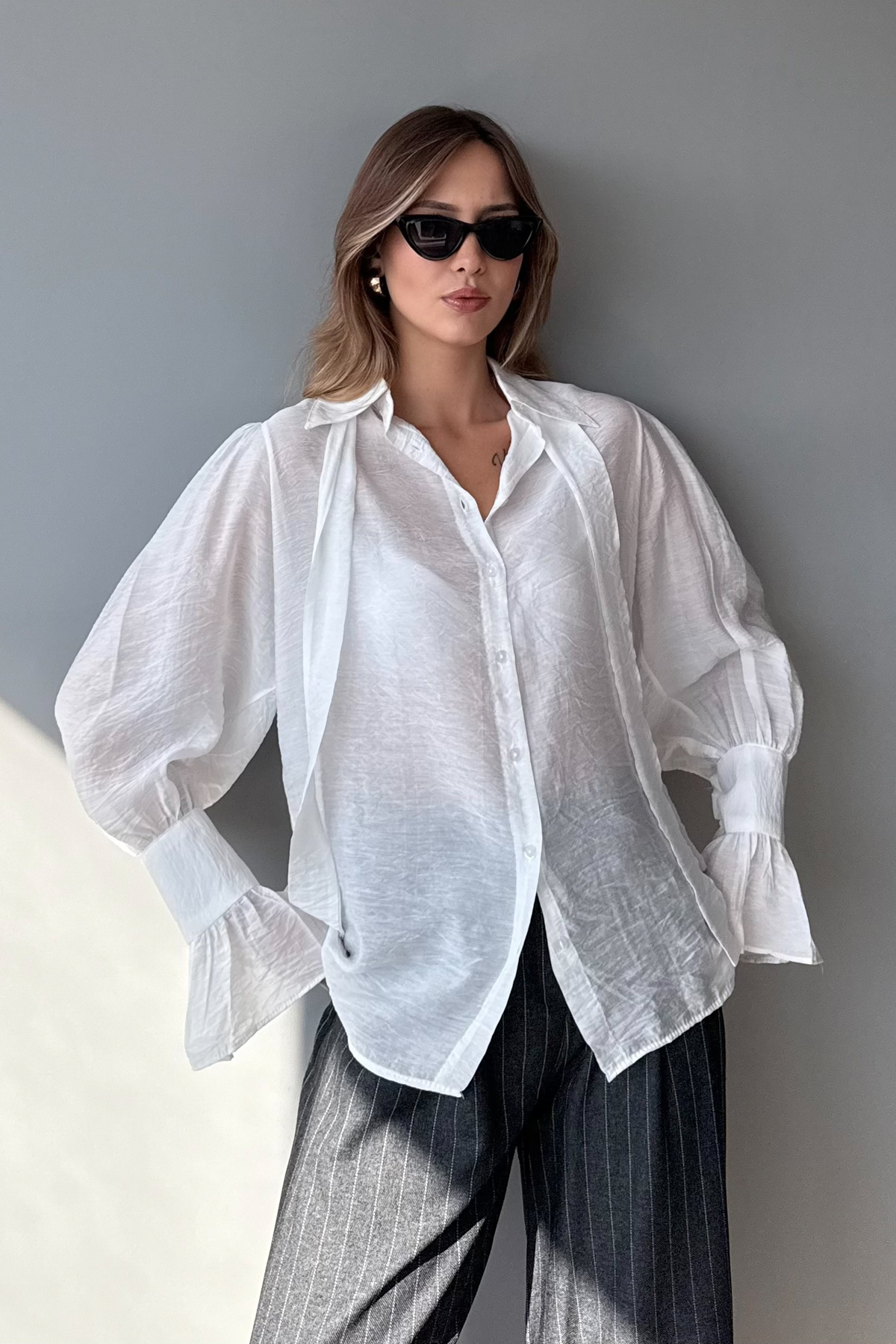 Trendyolmilla  Beyaz Bağlama Detaylı Hafif Transparan Yumuşak Hisli Boho Gömlek TWOAW26GO00111 - Görsel 3