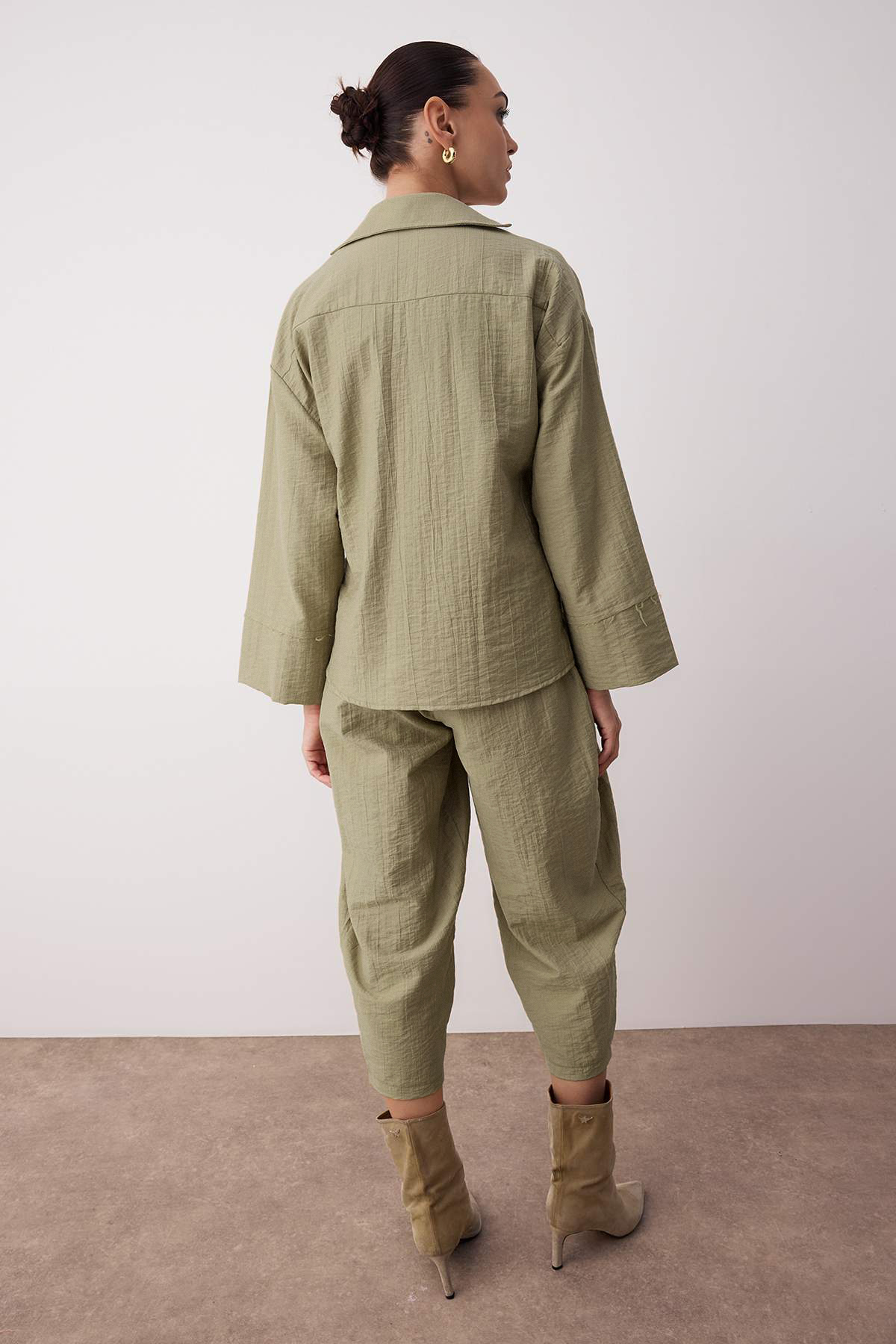 Trendyolmilla  Haki Kruvaze Kimono Pantolon Dokuma Alt - Üst Takım TWOAW26AU00067 - Görsel 4