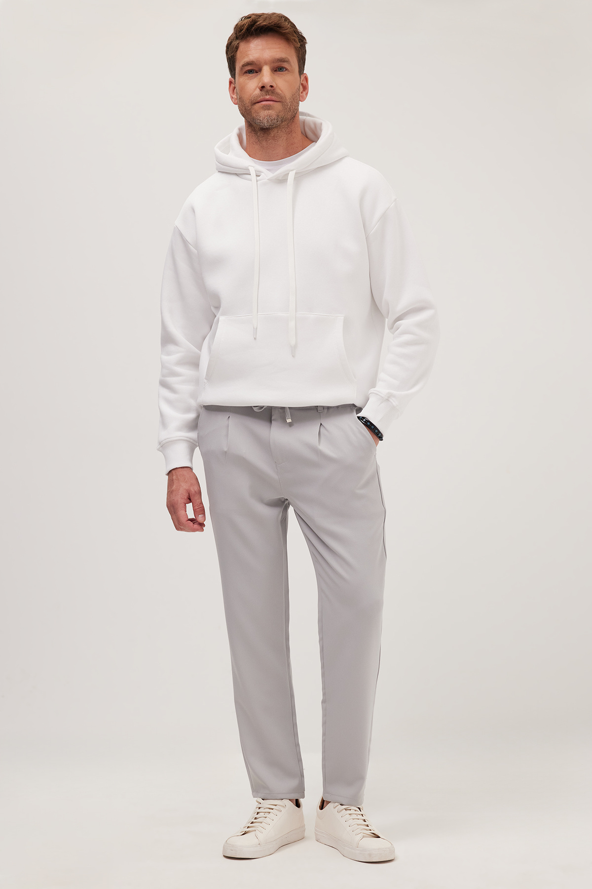 Tudors  Erkek Slim Fit Dar Kesim Lastikli Bel Bağcık Detaylı Pileli Gri Pantolon - Görsel 4