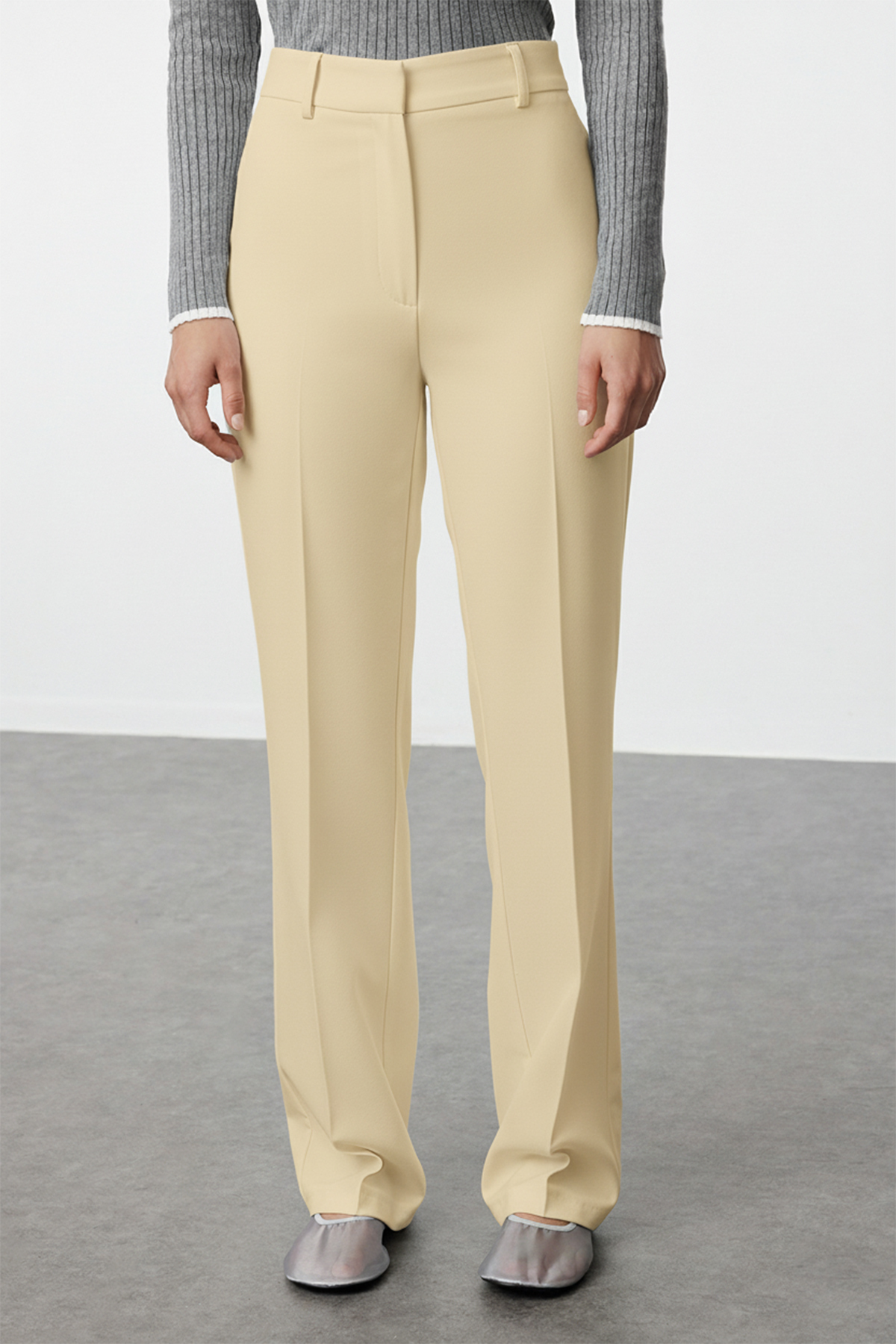 Trendyolmilla  Bej Straight/Düz Kesim Yüksek Bel Nervür Dikişli Dokuma Pantolon TWOSS21PL0093 - Görsel 3