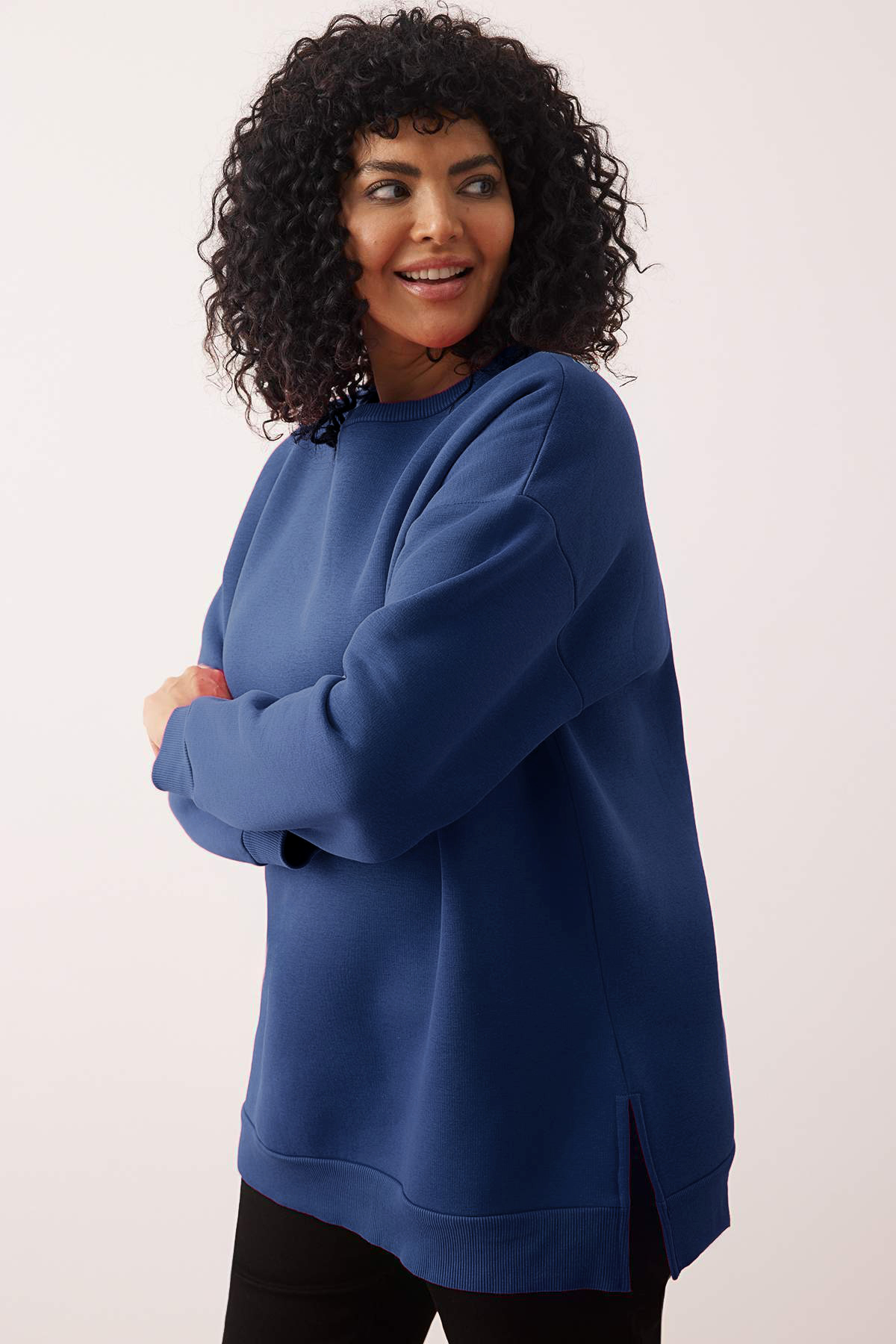 Trendyol Curve Indigo vastag polár belső résszel, hasítékkal, túlméretezett/bő szabású kötött nagyméretű pulóver TBBAW24AO00003