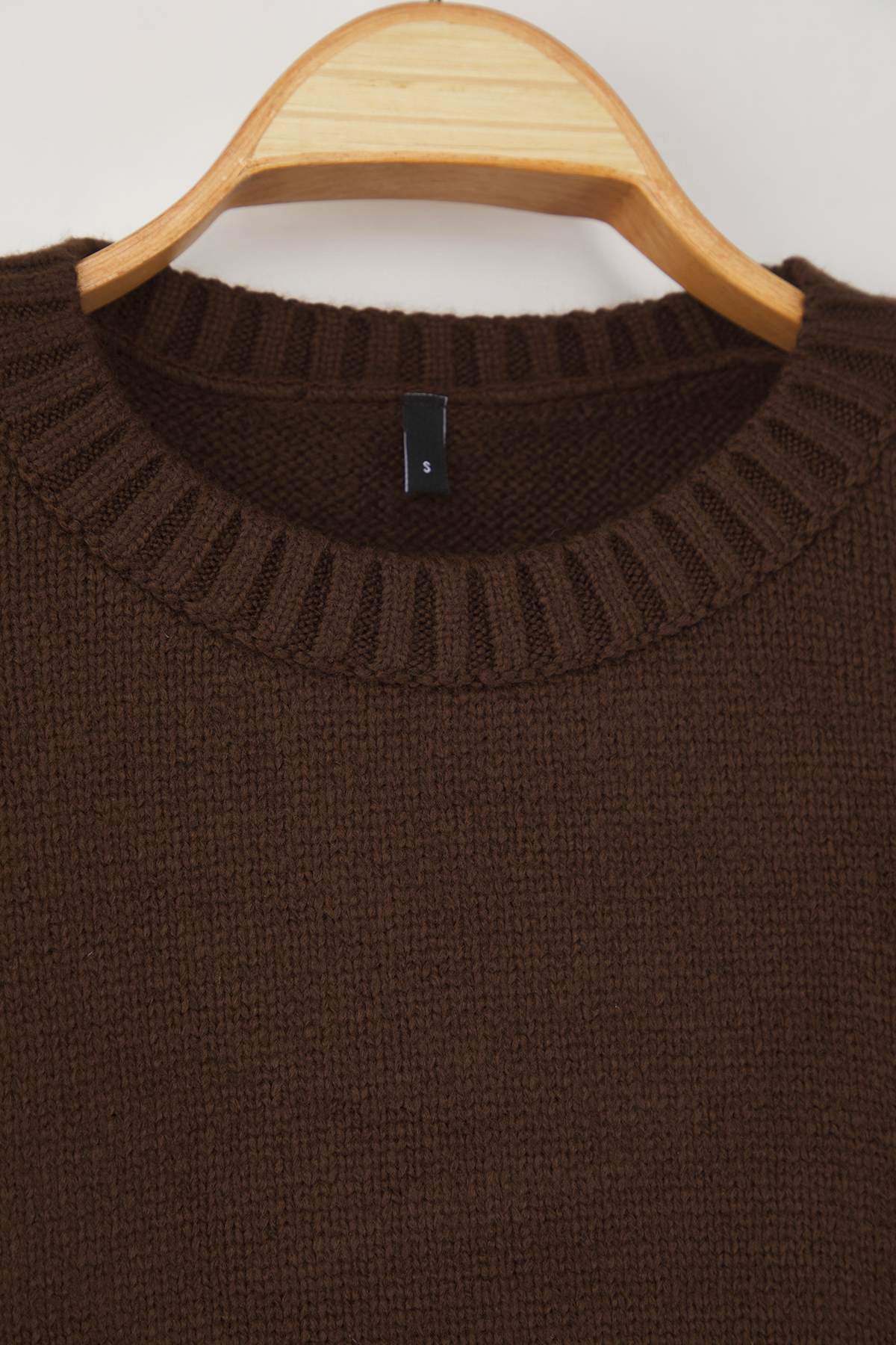 Trendyolmilla  Kahverengi Crop Geniş Kalıp Yumuşak Dokulu Akıtma Detaylı Triko Kazak TWOAW24KZ00319 - Görsel 7