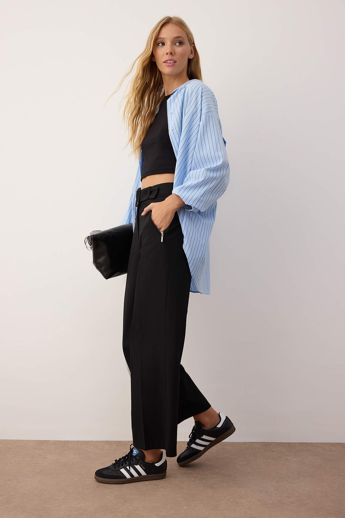 Trendyolmilla  Siyah Kemerli Fermuar Cep Detaylı Wide Leg/Geniş Paça Kumaş Pantolon TWOAW26PL00050 - Görsel 3