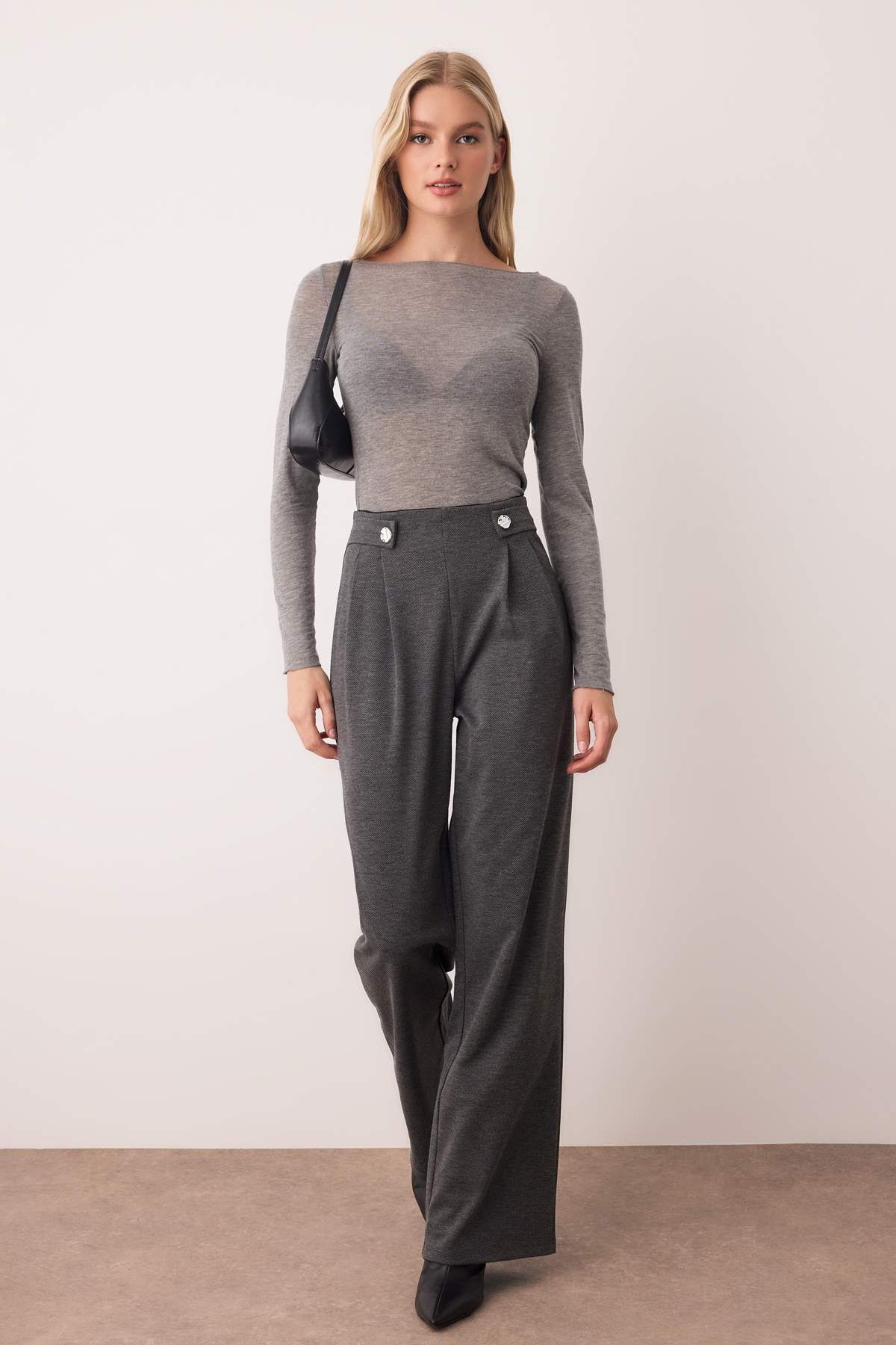 Trendyolmilla  Antrasit Diagonel Pileli Düğmeli Wide Leg/Geniş Paça Örme Pantolon TWOAW26PL00041