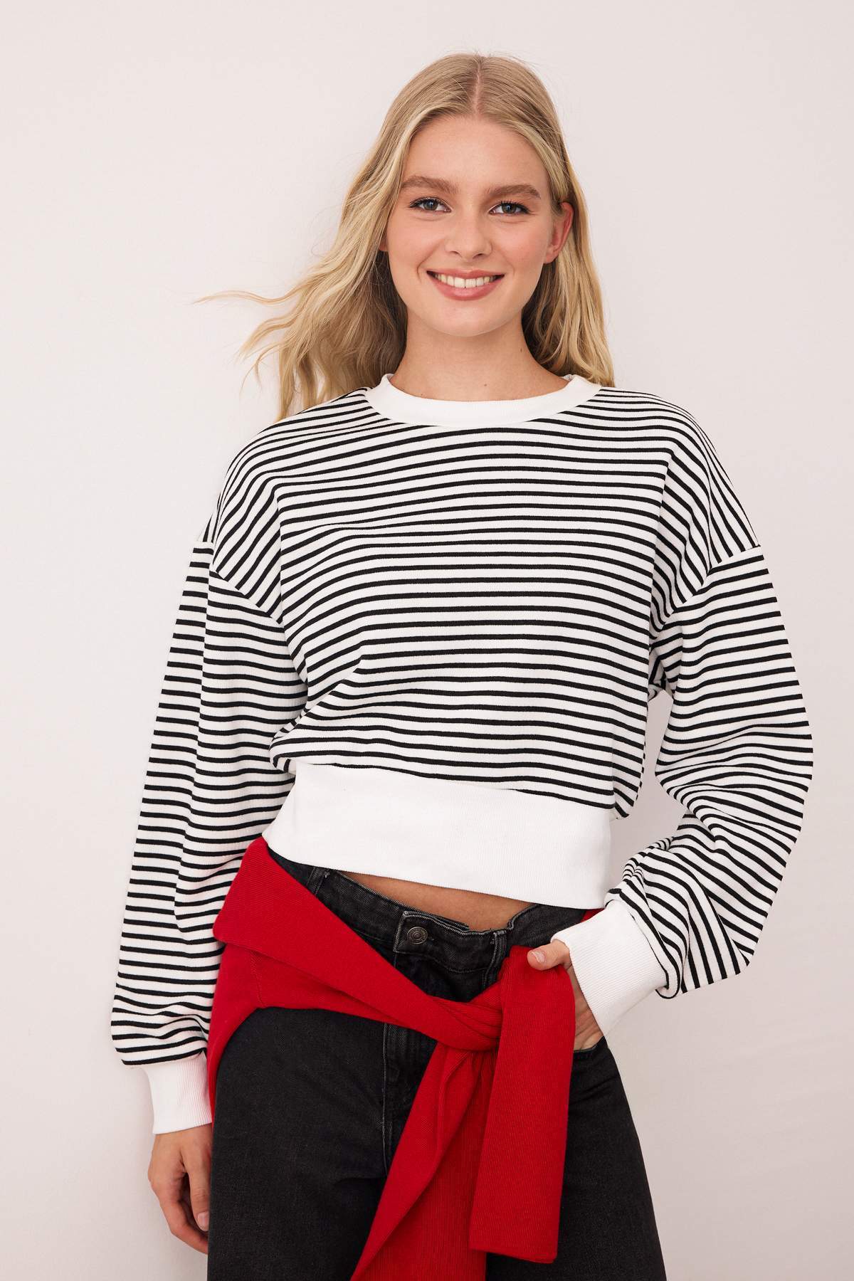 Trendyolmilla  Siyah Çizgili Regular/Normal Kalıp Örme Sweatshirt TWOAW26SW00103