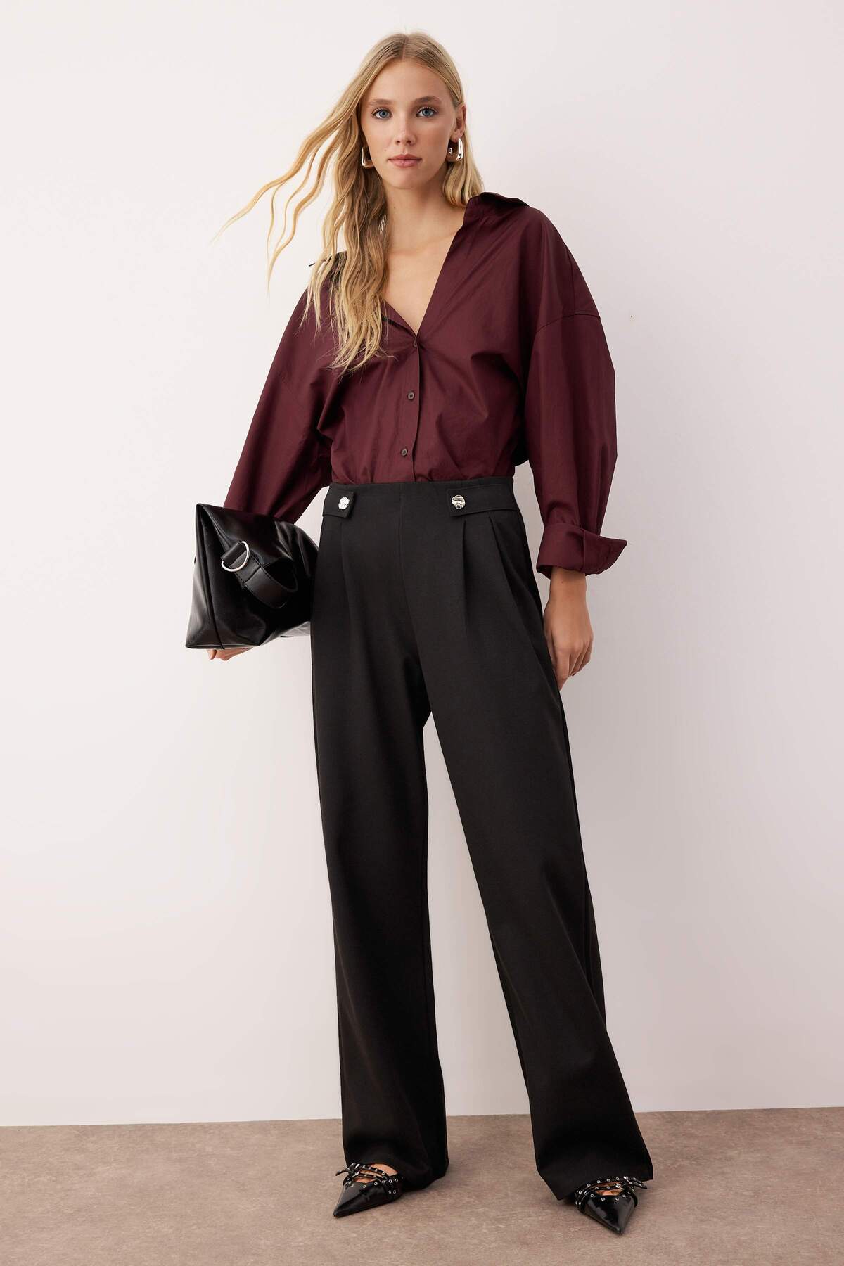 Trendyolmilla  Siyah Diagonel Pileli Düğmeli Wide Leg/Geniş Paça Örme Pantolon TWOAW26PL00041