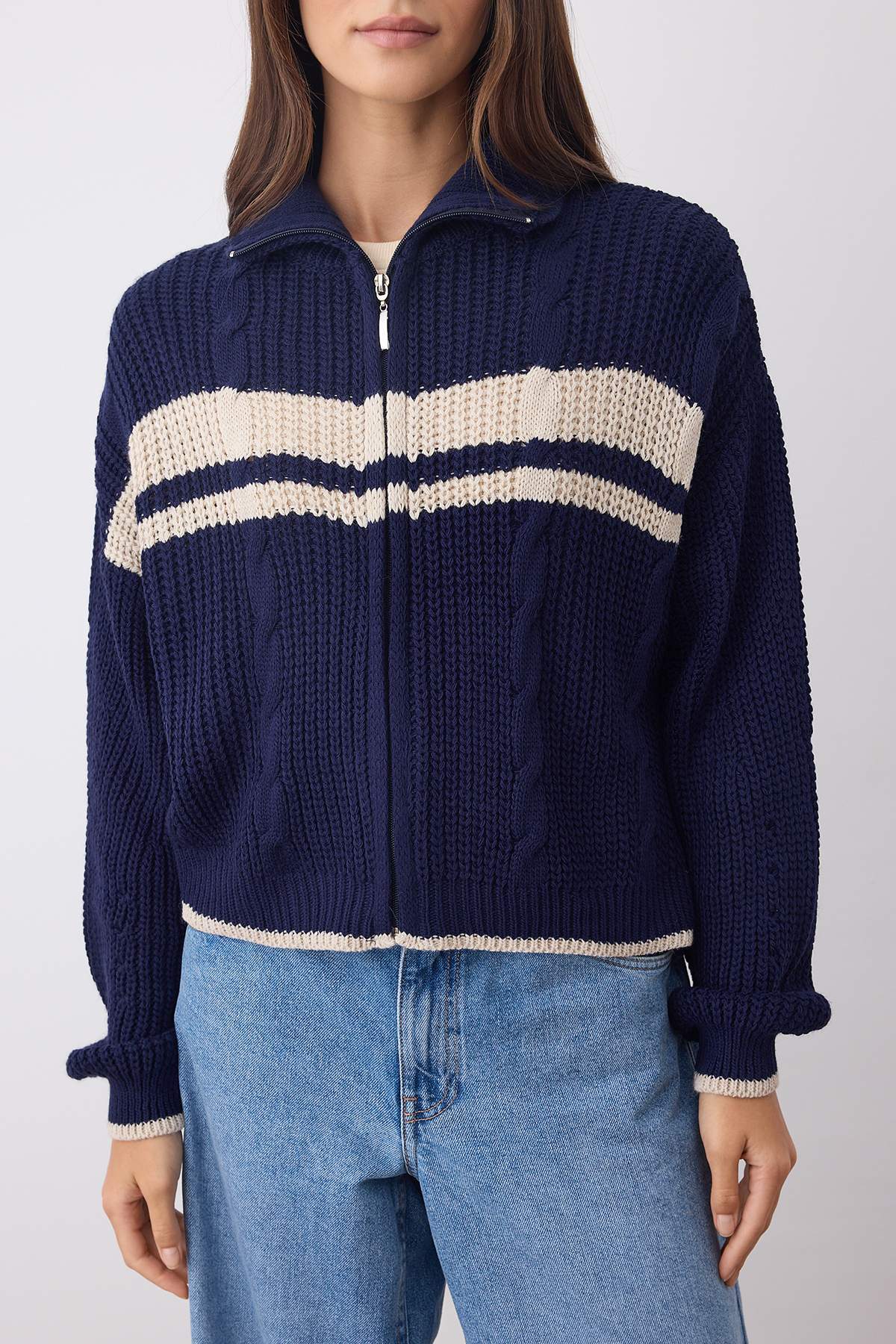 Trendyolmilla  Lacivert Crop Renk Bloklu Dik Yaka Triko Hırka TWOAW24HI00238 - Görsel 4