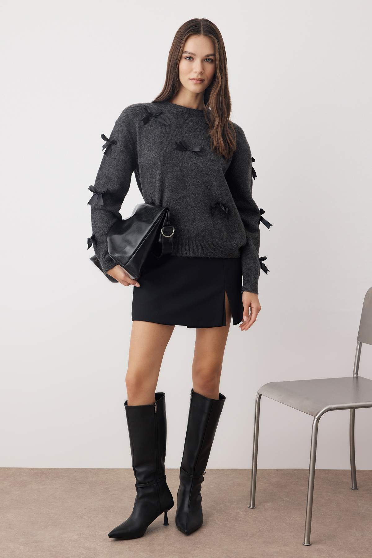 Trendyol Collection Sötét antracit puha textúrájú szalag/masni részletes kötöttáru pulóver TWOAW25KZ00155