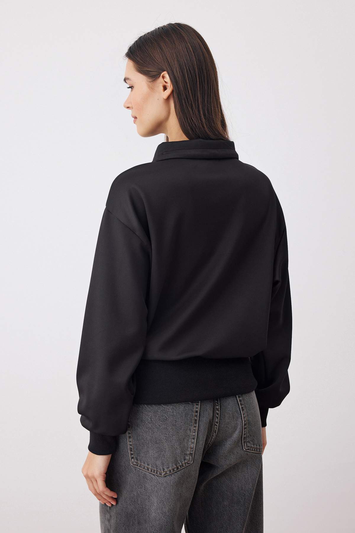 Trendyolmilla  Siyah Fermuar Detaylı Oversize/Geniş Kalıp Esnek Örme Sweatshirt TWOAW26SW00080 - Görsel 4