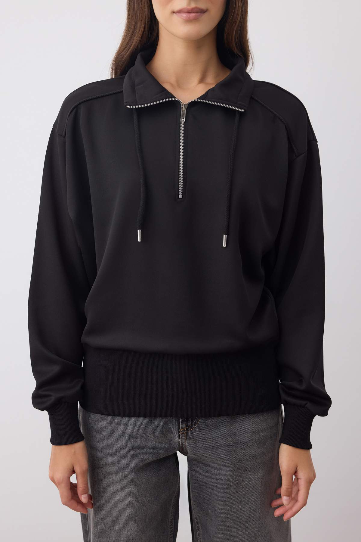 Trendyolmilla  Siyah Fermuar Detaylı Oversize/Geniş Kalıp Esnek Örme Sweatshirt TWOAW26SW00080 - Görsel 3