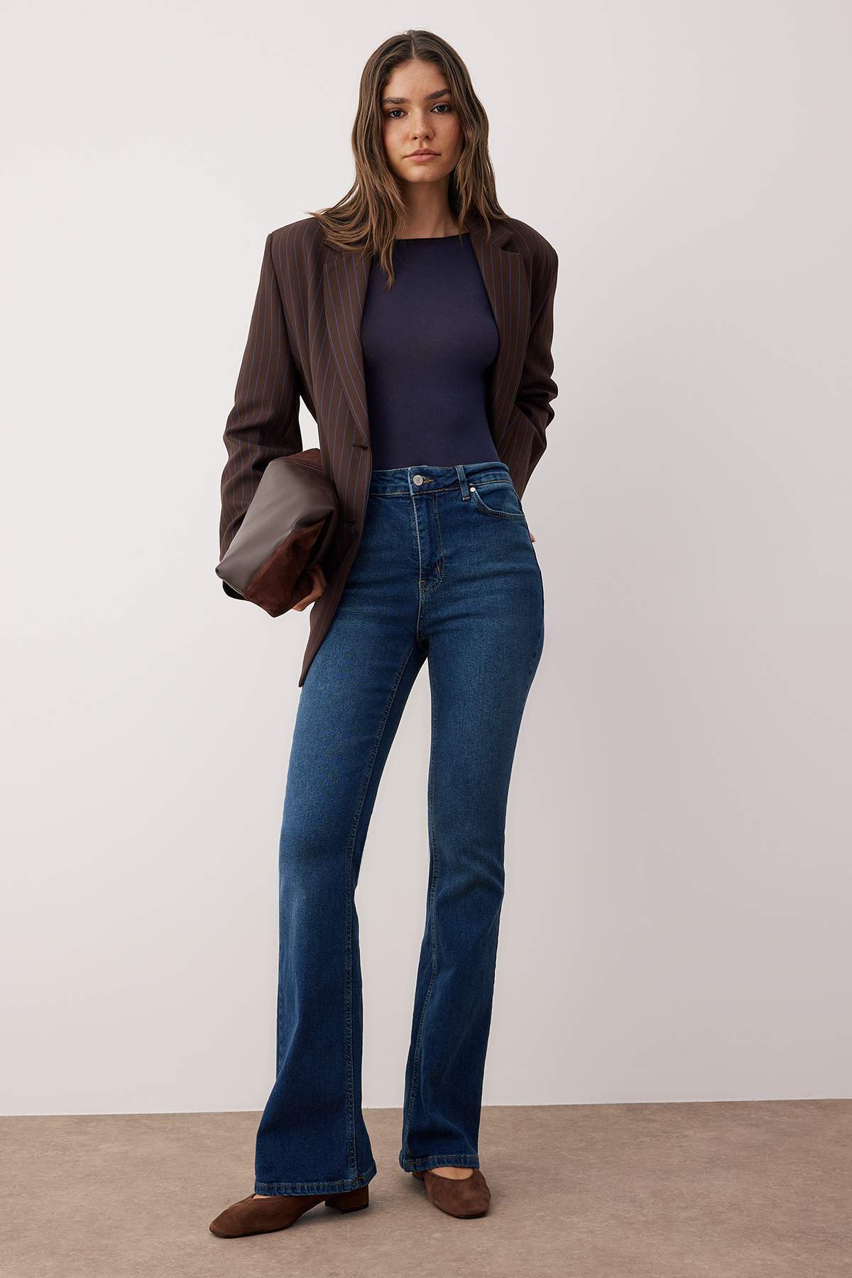 Trendyolmilla  More Sustainable Koyu Mavi Yüksek Bel Orta Esnek Flare İspanyol Paça Jeans TWOSS23JE00063 - Görsel 2