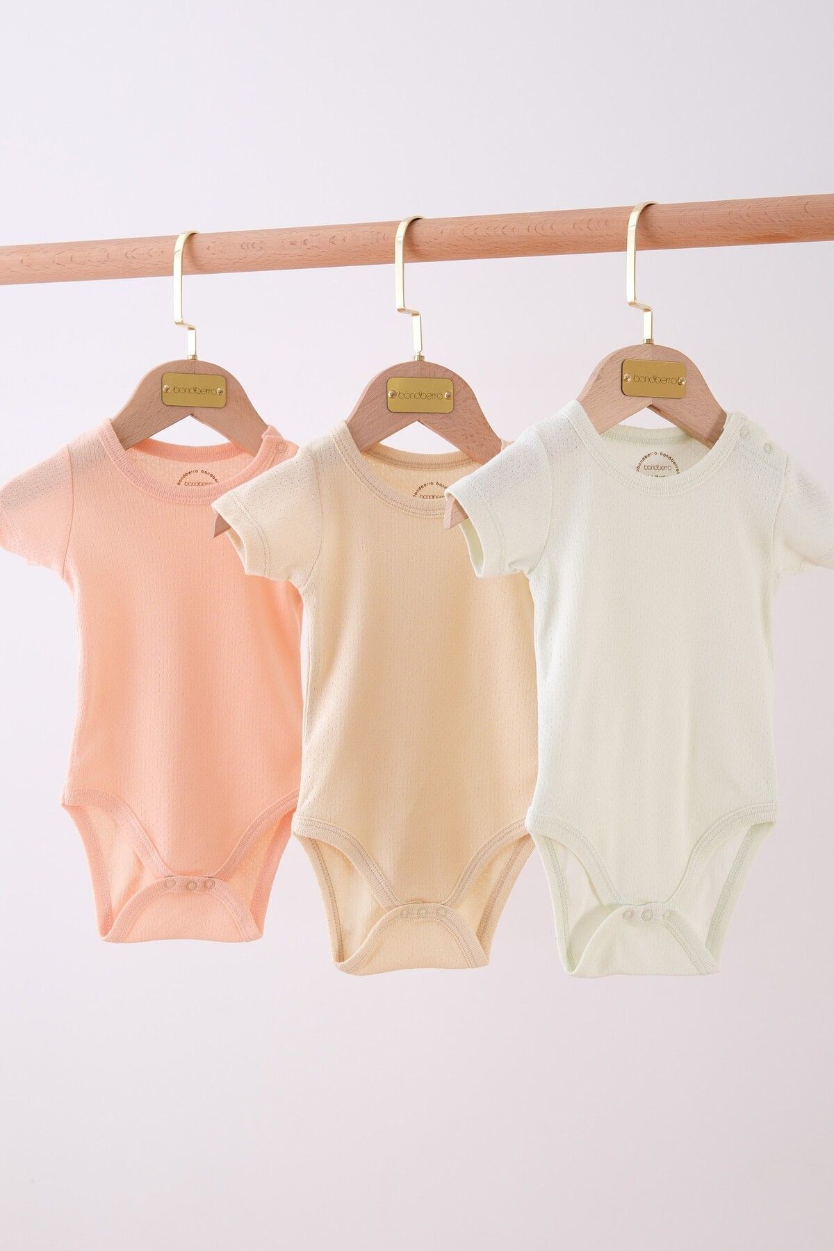 ست بادی سه تکه ارگانیک یونیسکس مخصوص نوزادان و کودکان  ست بادی سه تکه ارگانیک یونیسکس مخصوص نوزادان و کودکان