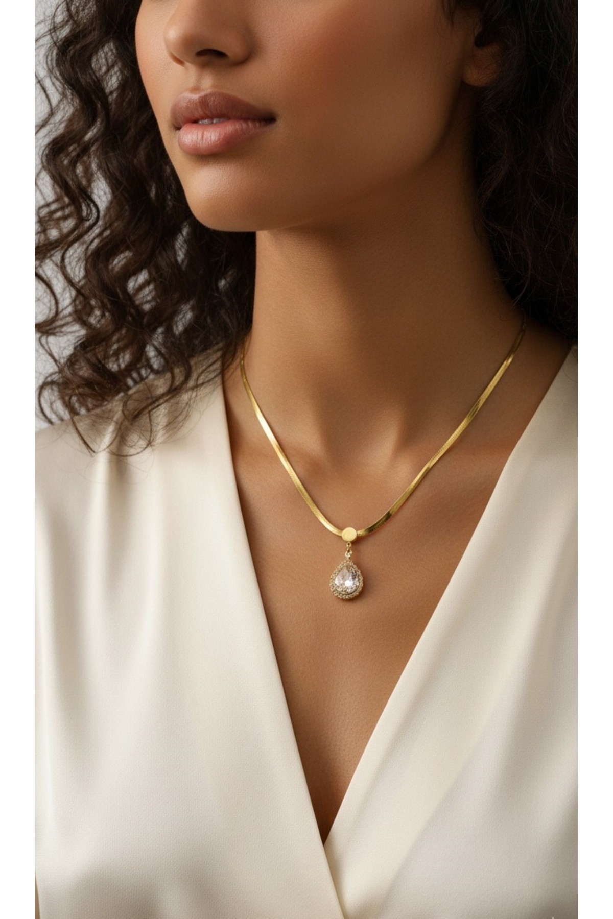 İtalyan Zincir Altın Kaplama Zirkon Taşlı Damla Çelik Kolye