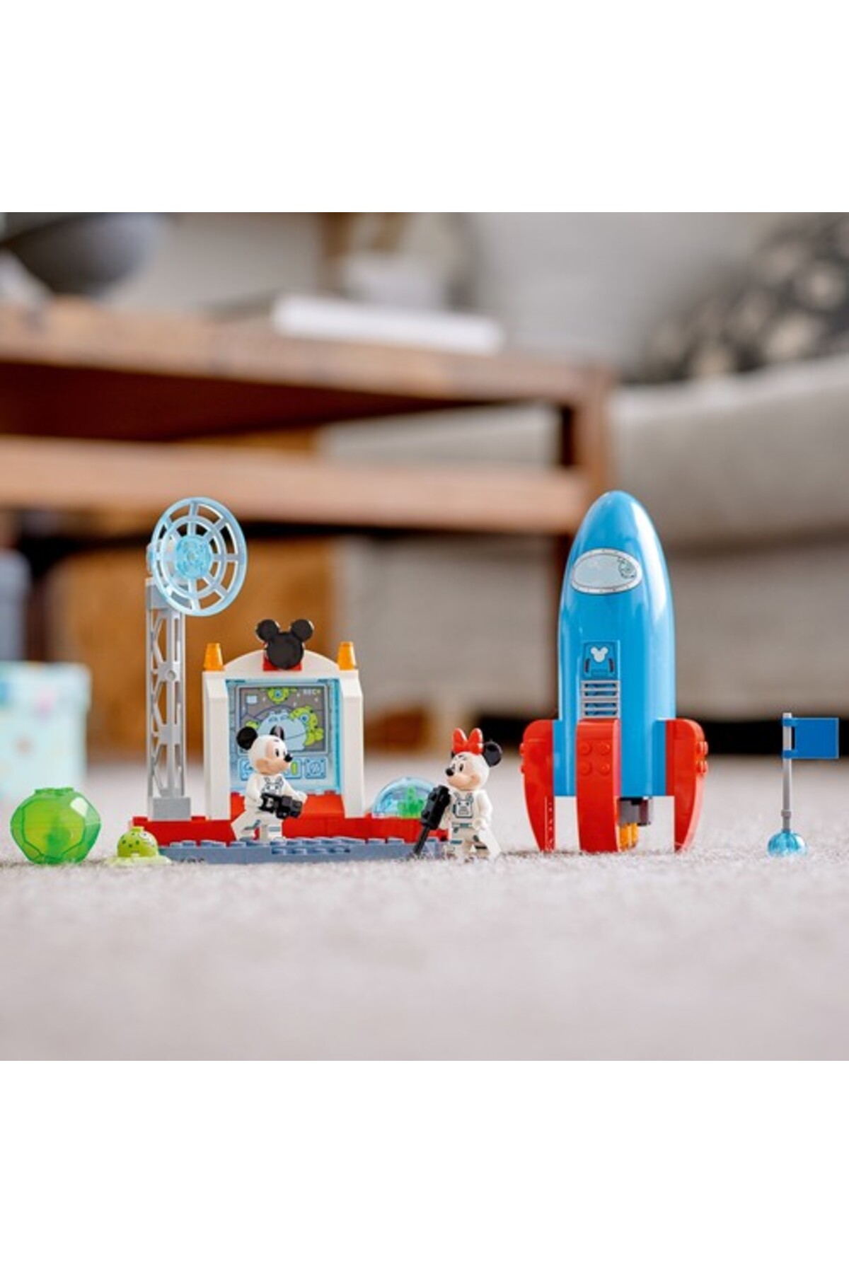 LEGO Disney 10774 Mickey Mouse and Minnie Mouse's Space fotoğrafı 5 (önizleme)