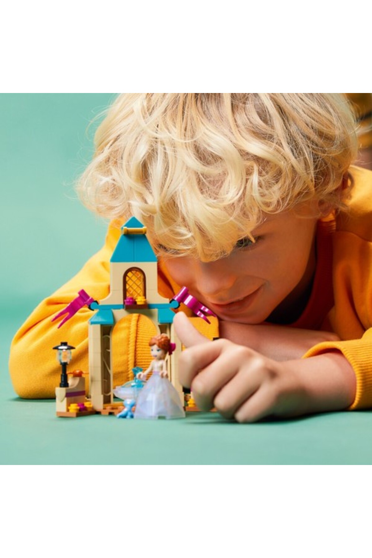 دیزنی ۴۳۱۹۸ حیاط قلعهٔ آنا