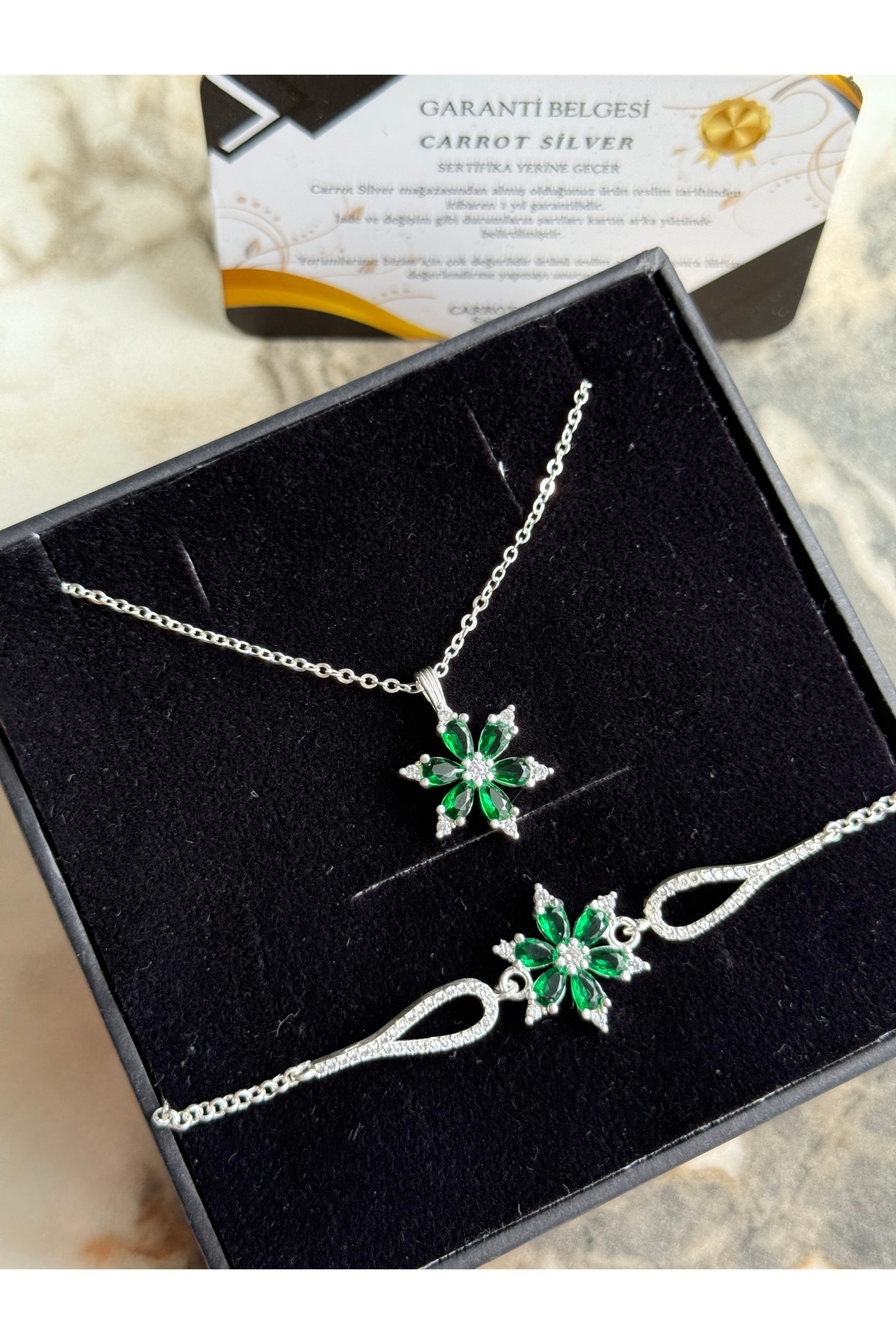 carrot silver 925 Ayar Gümüş Zümrüt Yeşil Kamelya Çiçeği Kolye ve Bileklik Set