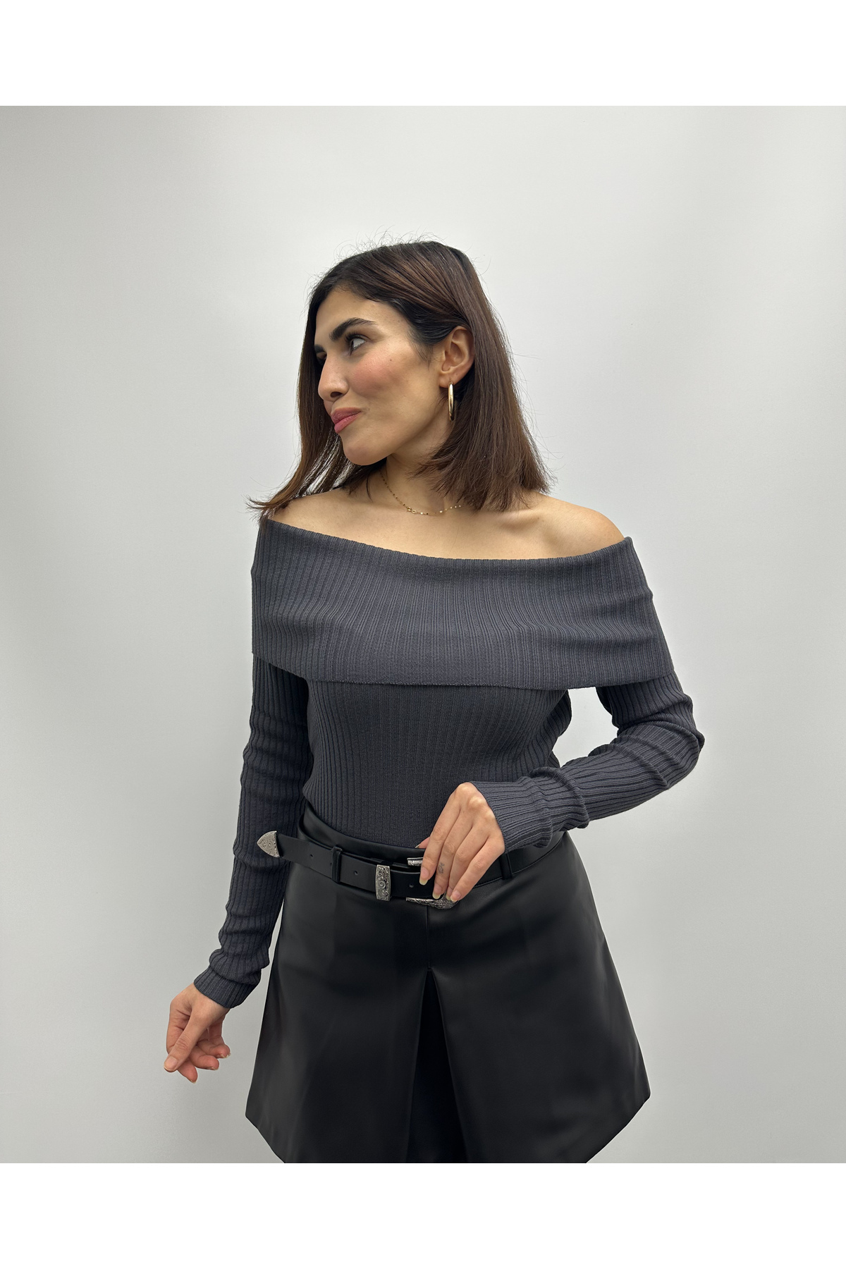 Kadın Antrasit Madonna Yaka Fitilli Triko Kazak
