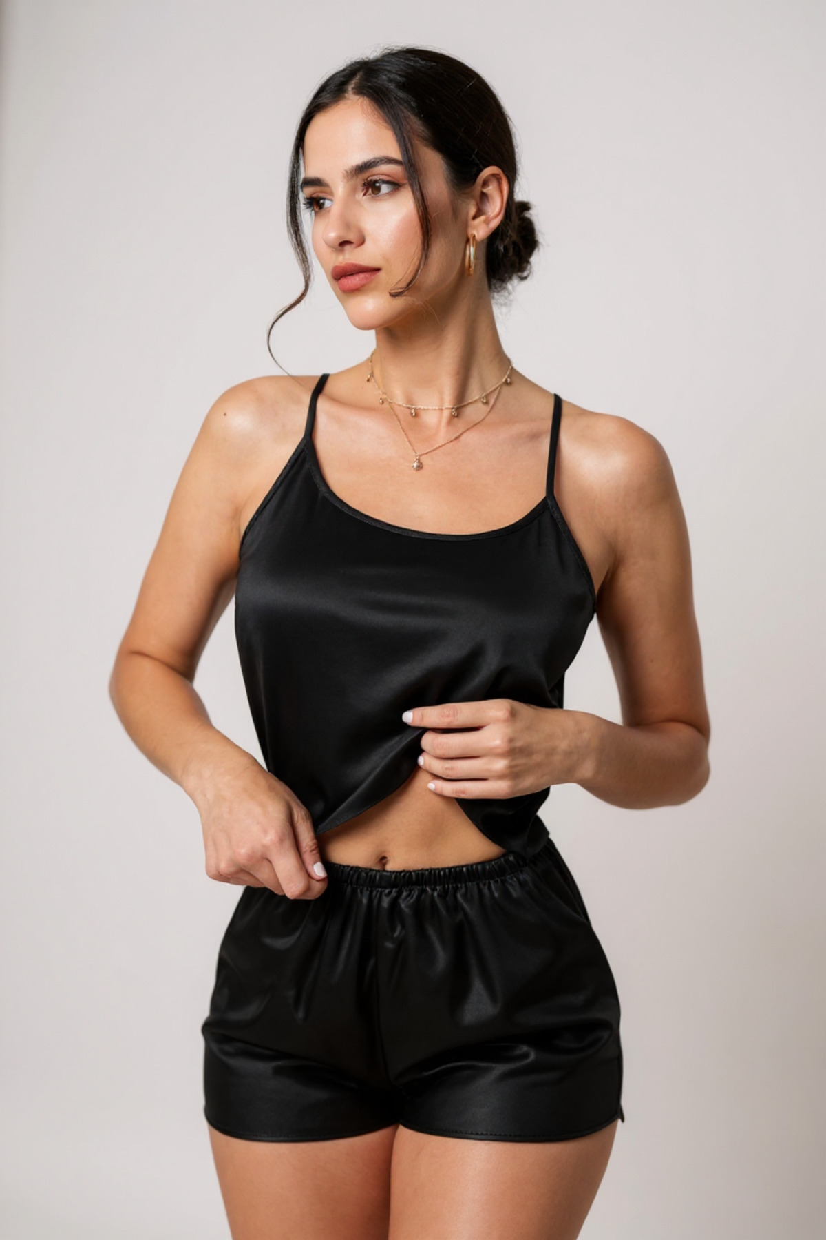 R ROCKBLACK Kadın Siyah Asimetrik Sırt Dekolte Detaylı Şık Şortlu Gecelik Takım