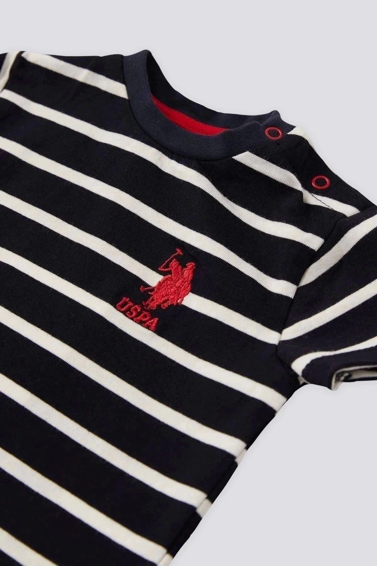 U.S. Polo Assn. Lisanslı Snap Kırmızı Erkek Bebek Takımı fotoğrafı 2 (önizleme)