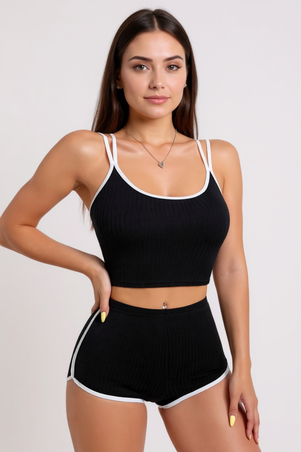 Vielove Kadın Siyah Beyaz Çapraz Lastik Detaylı Kaşkorse Şortlu Gecelik Takımı