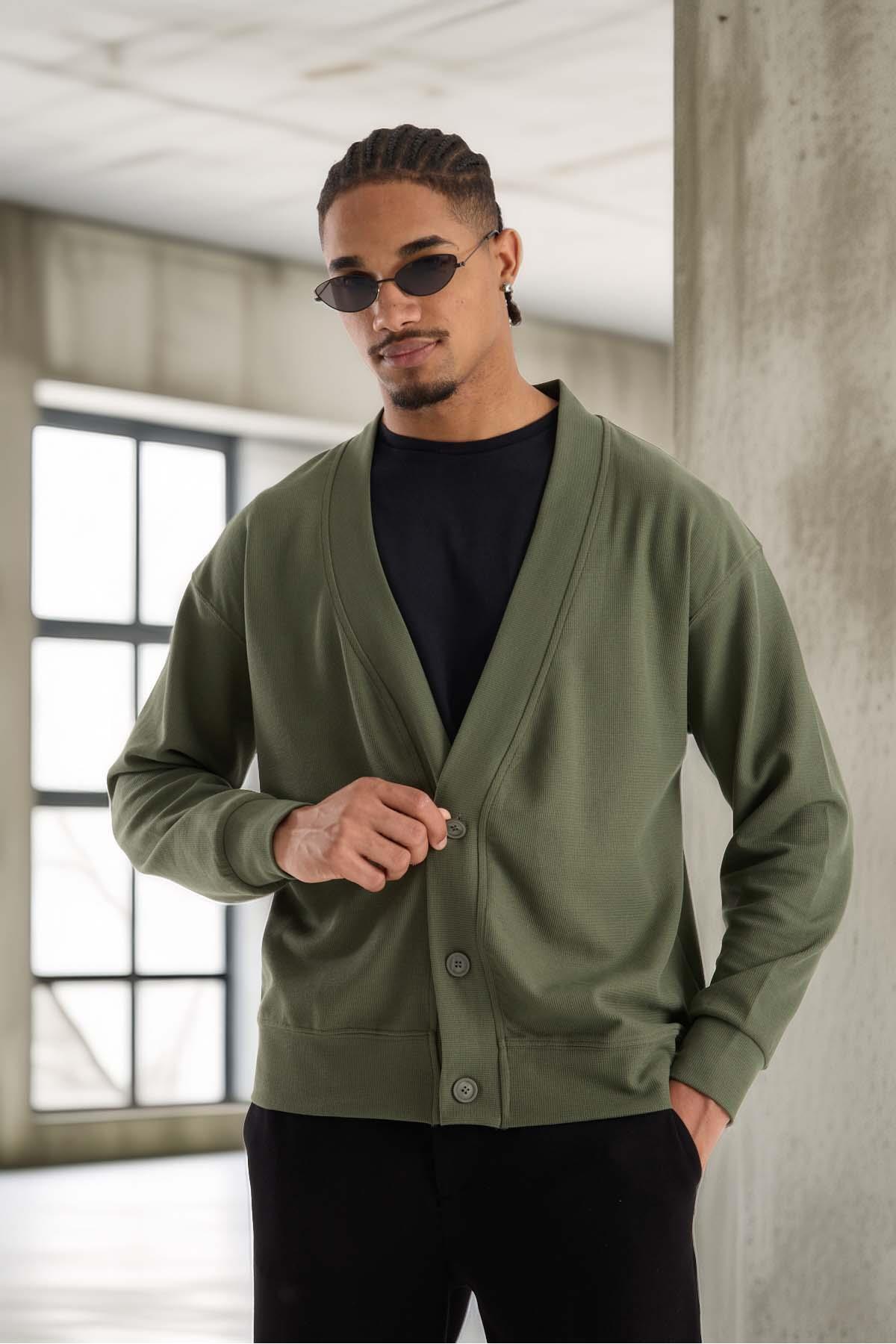 Potter Dokulu Selanik Kumaş Oversize Basic 3 Düğmeli Erkek Hırka - Avcı Yeşili — سبز DH10013 — تصویر 4 از 8