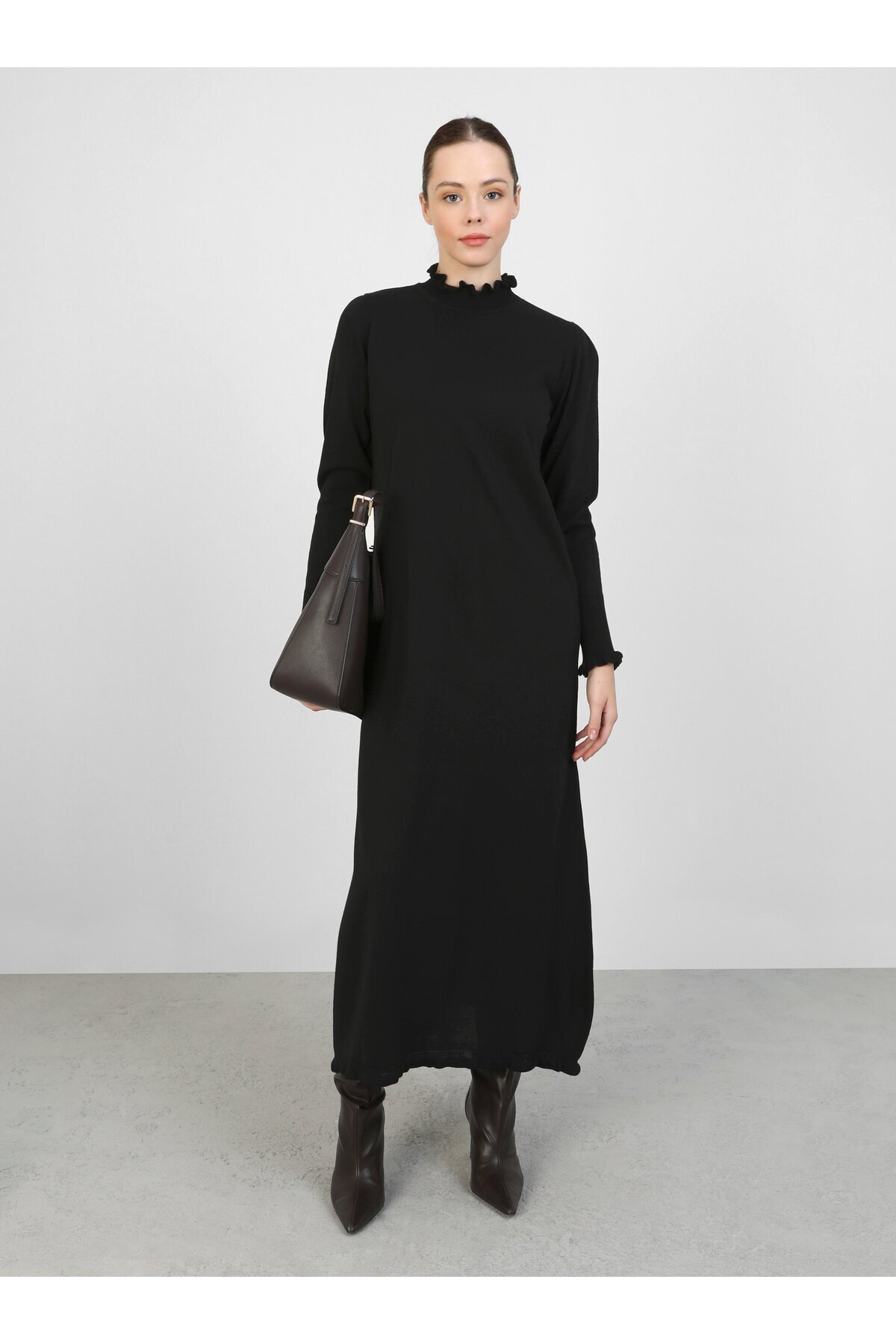 Refka Fırfır Detaylı Balıkçı Yaka Triko Tesettür Elbise - Siyah -