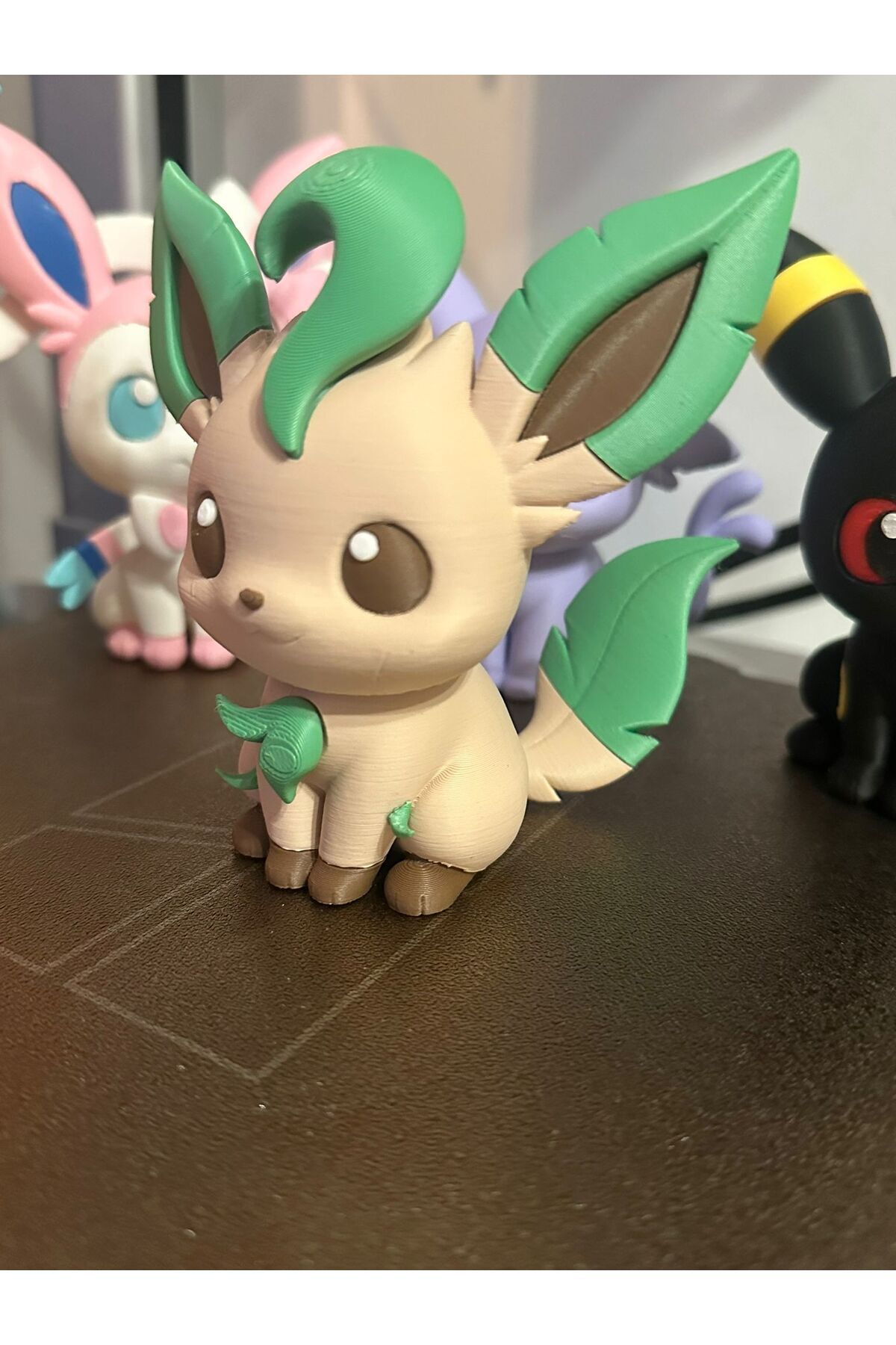 Leafeon Chibi Figürü – 3D Baskı Koleksiyon ve Dekoratif Biblo (10 cm)