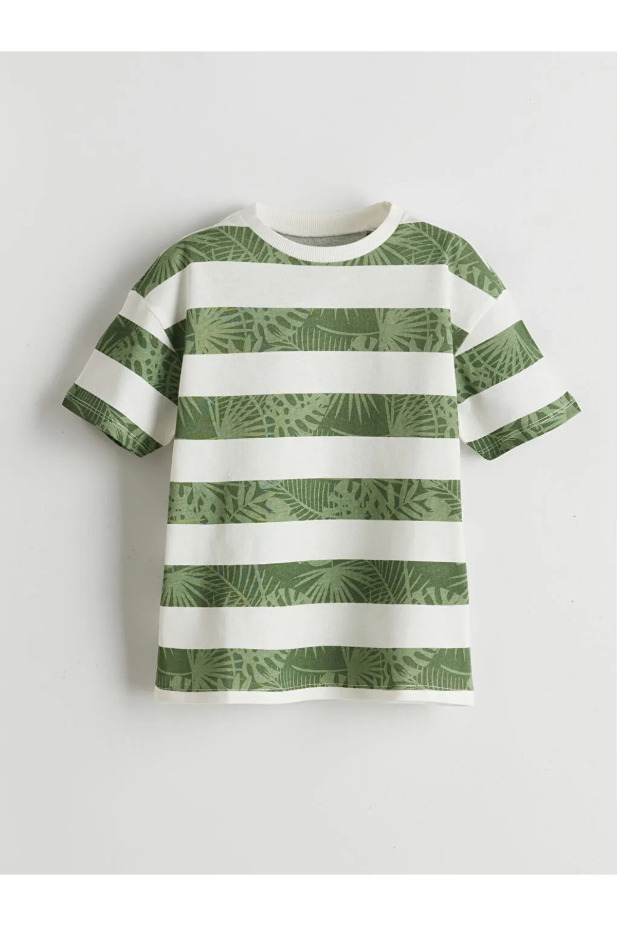 LC Waikiki Bisiklet Yaka Çizgili Penye Erkek Çocuk Tişört fotoğrafı 2 (önizleme)