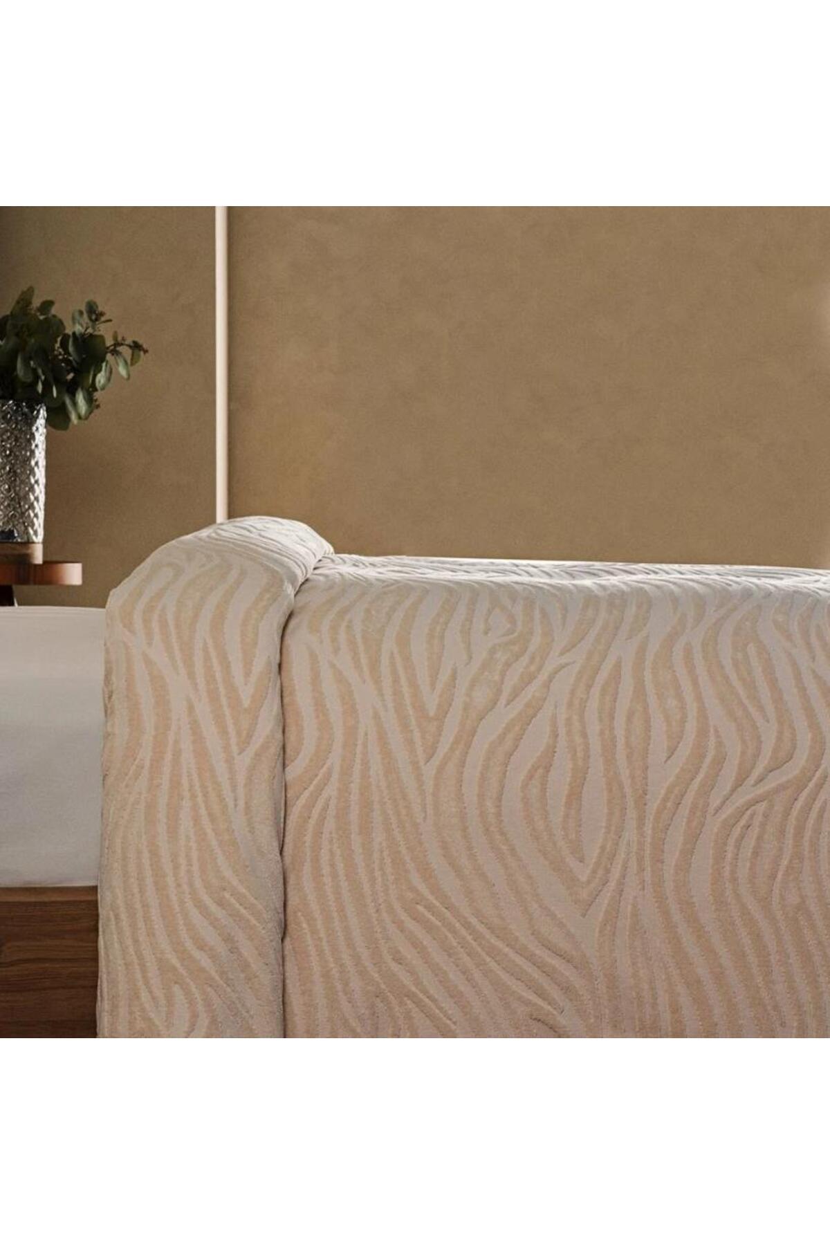 Marie Claire Pike Yatak Örtüsü Safarı Kadife Tek Kişilik Bej MC060671