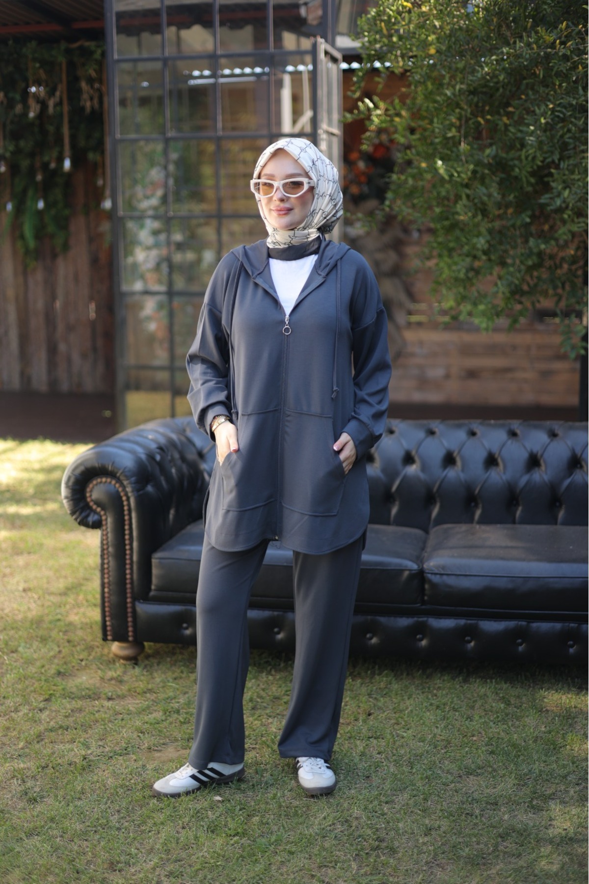 MODA ARS KIŞ İÇİN HEM ŞIK HEM SPOR KAPŞONLU TAKIM