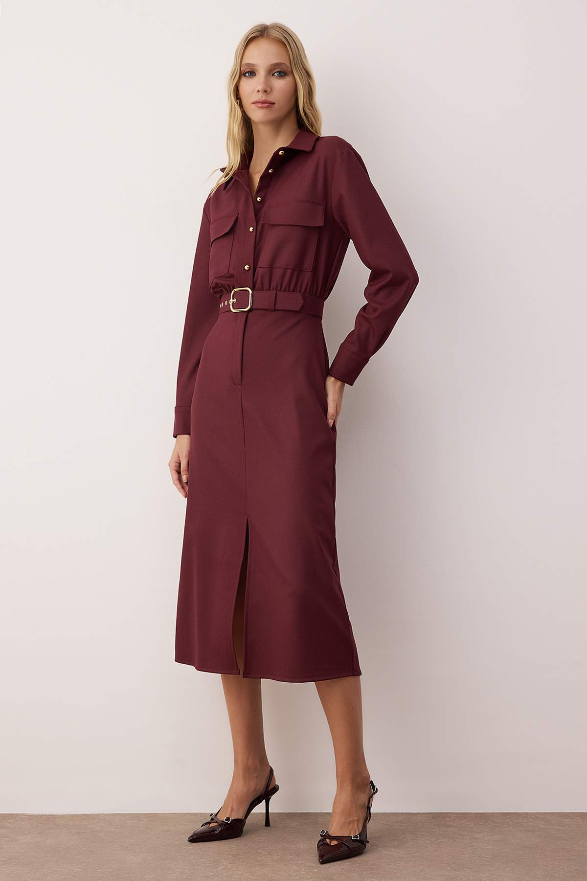 Trendyol Collection Burgunderfarbenes Midi-Webkleid aus Premium-Stoff mit Gür...