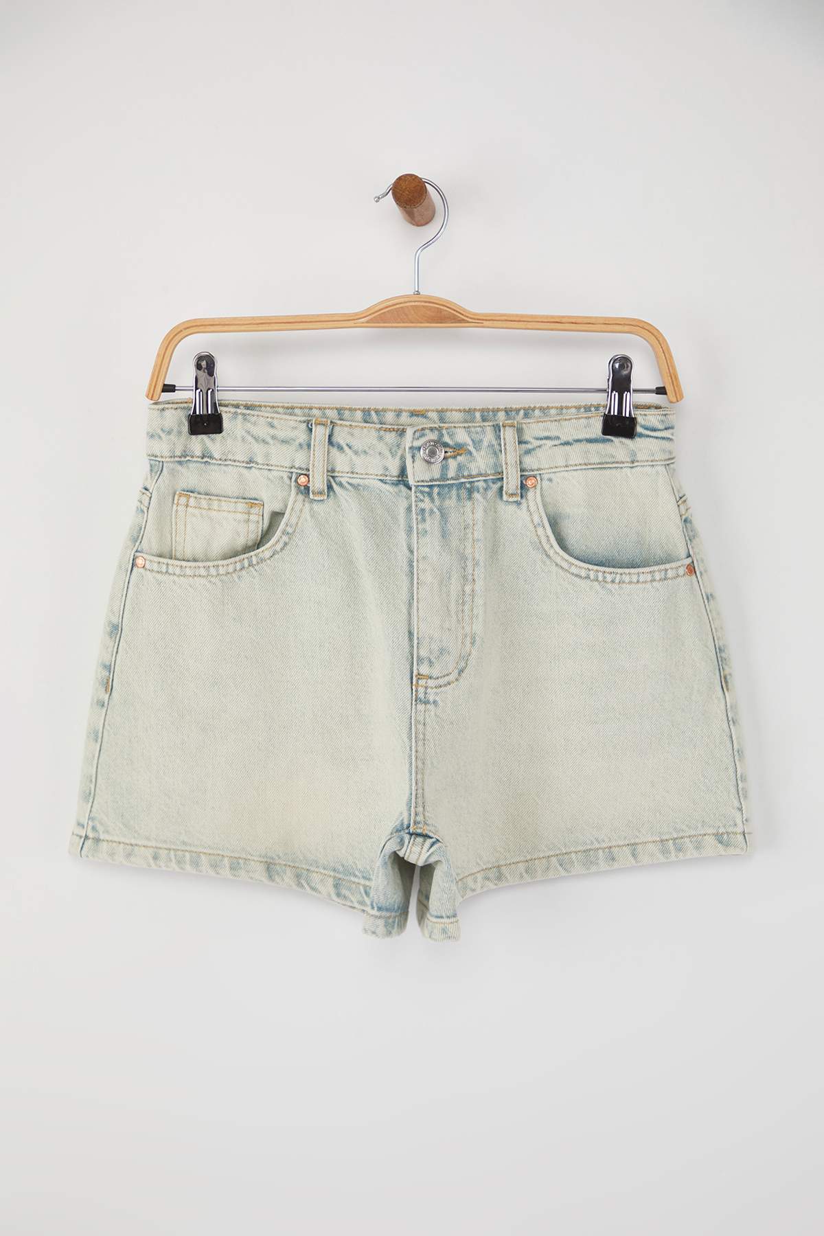 Trendyolmilla  Açık Mavi Yüksek Bel Mini Denim Şort TWOSS24SR00174 - Görsel 5