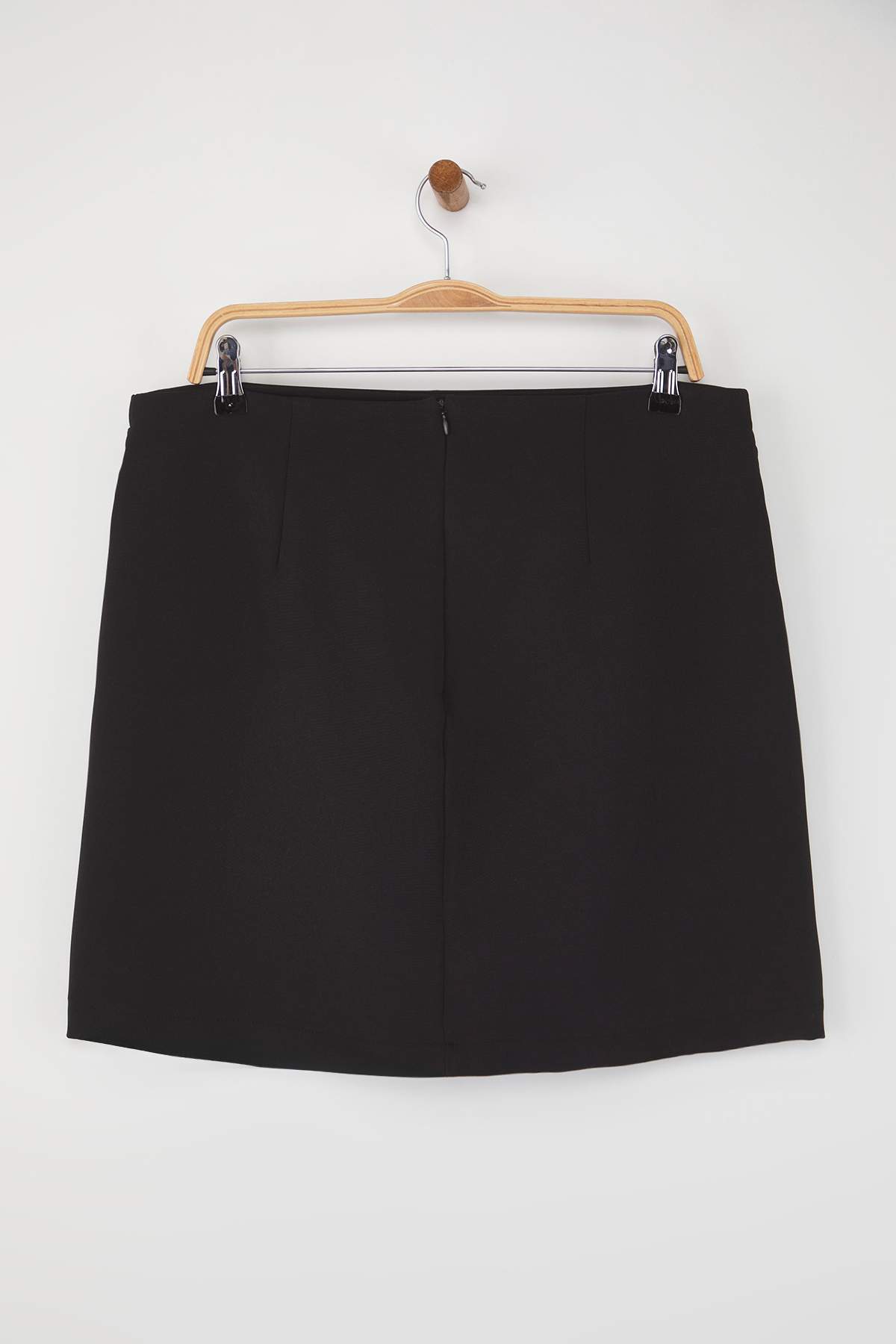 Trendyolmilla  Siyah Kemer Detaylı Mini Dokuma Büyük Beden Şort Etek TBBAW26AZ00013 - Görsel 9