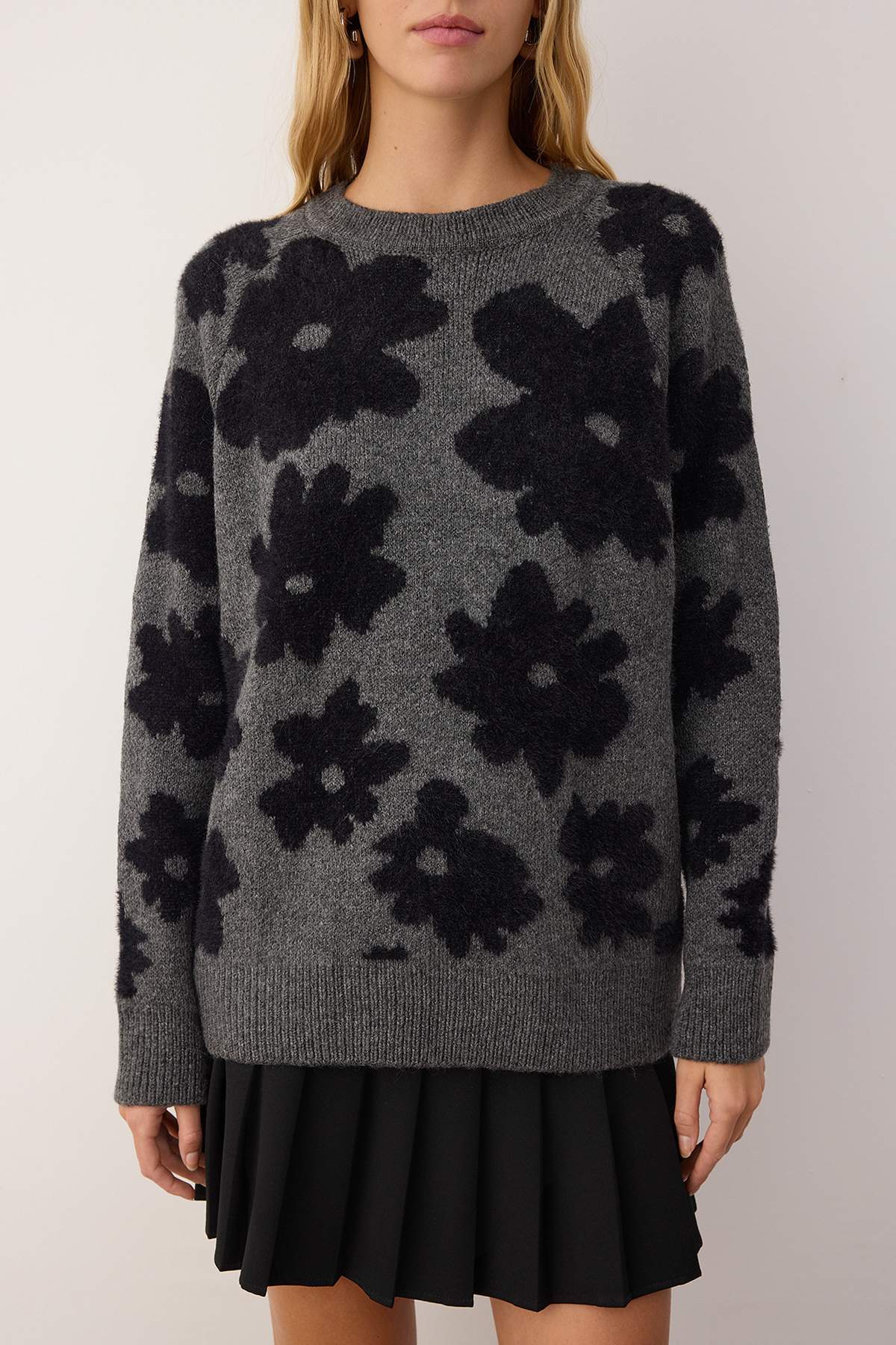 Trendyolmilla  Antrasit Geniş Kalıp Yumuşak Dokulu Sakal İplik Triko Kazak TWOAW26KZ00217 - Görsel 7