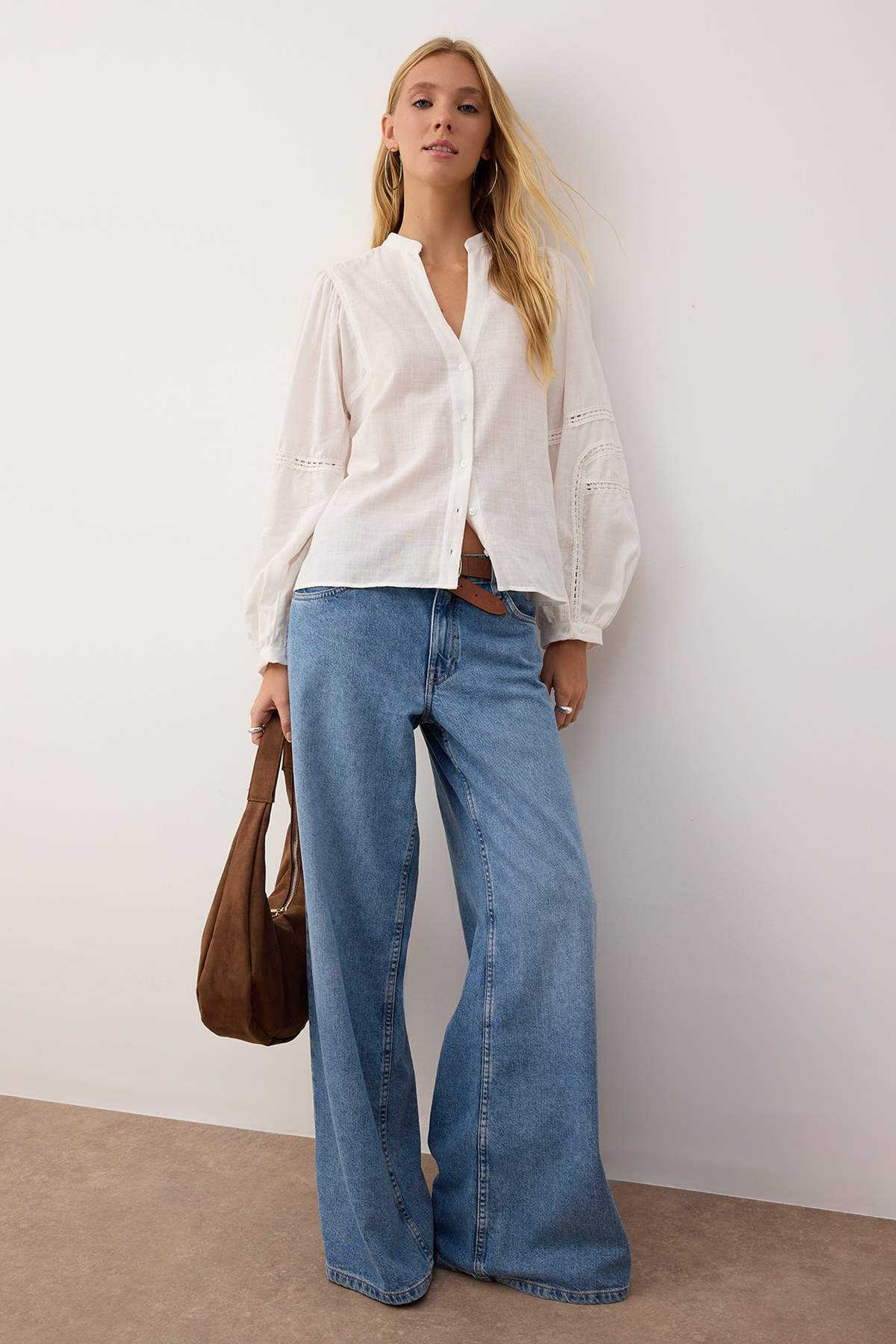 Trendyolmilla  Beyaz Kolları Dantel Şerit Detaylı Boho Gömlek TWOAW26GO00068 - Görsel 2