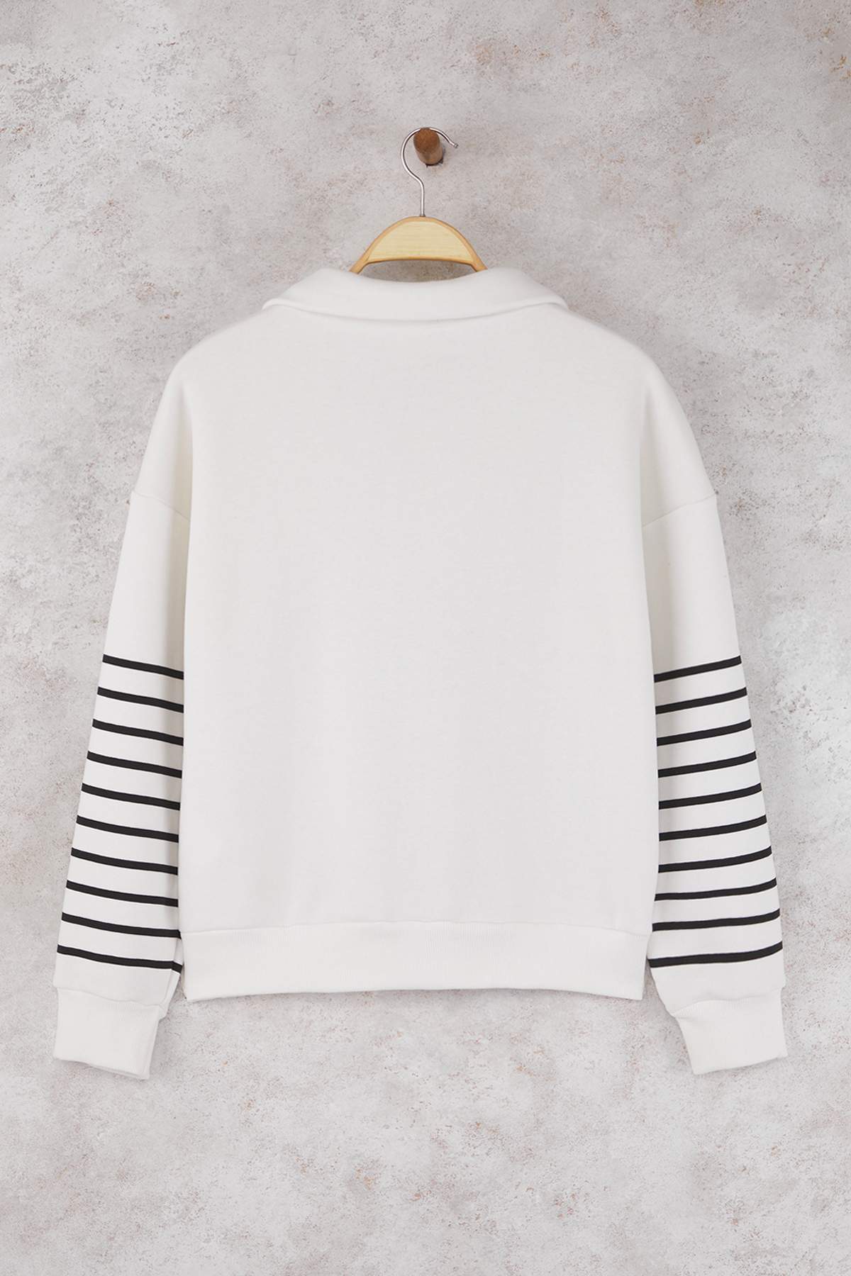 Trendyolmilla  Ekru Çizgili Oversize/Geniş Kalıp Fermuarlı Kalın İçi Polarlı Örme Sweatshirt TWOAW26SW00044 - Görsel 7