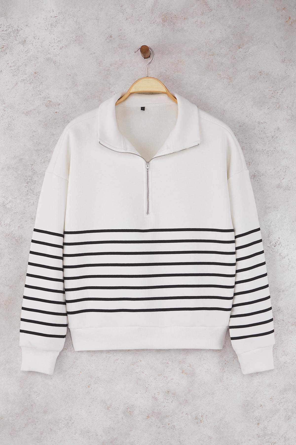 Trendyolmilla  Ekru Çizgili Oversize/Geniş Kalıp Fermuarlı Kalın İçi Polarlı Örme Sweatshirt TWOAW26SW00044 - Görsel 5