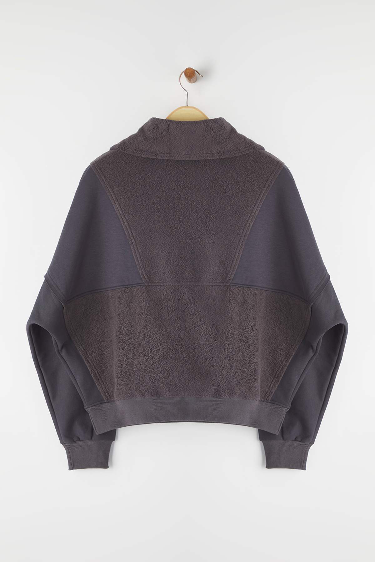 Trendyolmilla  Antrasit Regular/Normal Kalıp Polar Fermuarlı Cep Detaylı Kalın Örme Sweatshirt TWOAW26SW00009 - Görsel 6