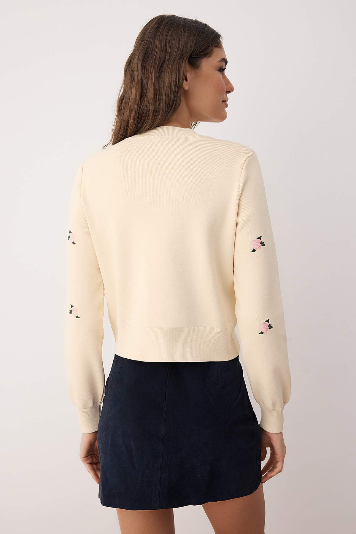 Trendyolmilla  Kemik Çiçek Nakış İşlemeli Triko Hırka TWOAW26HI00203 - Görsel 5