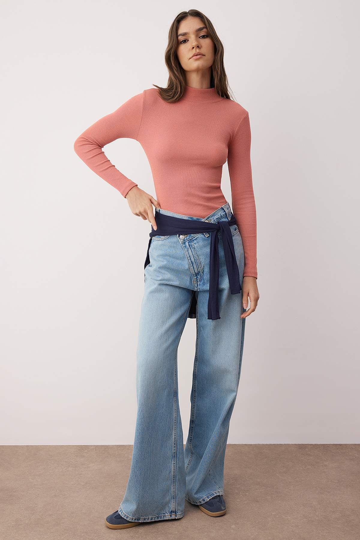 Trendyol Collection Dusty Rose illeszkedő magas gallérral, hosszú ujjú bordázott, rugalmas kötött blúz TWOAW21BZ0423