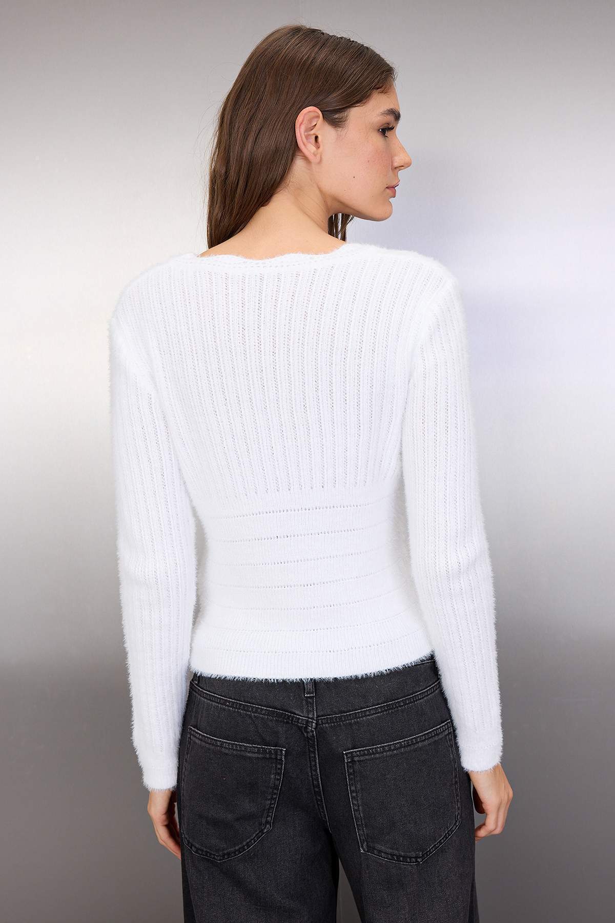 Trendyolmilla  Ekru Yumuşak Dokulu Crop Triko Hırka TWOAW26HI00244 - Görsel 8