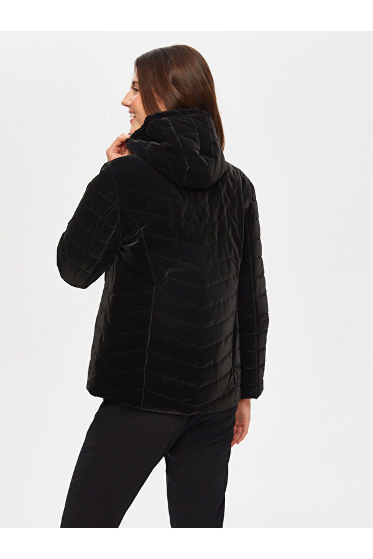 Faik Sönmez  Zincir Şerit Detaylı Kadife Görünümlü Kapitone Mont 005 - Görsel 5