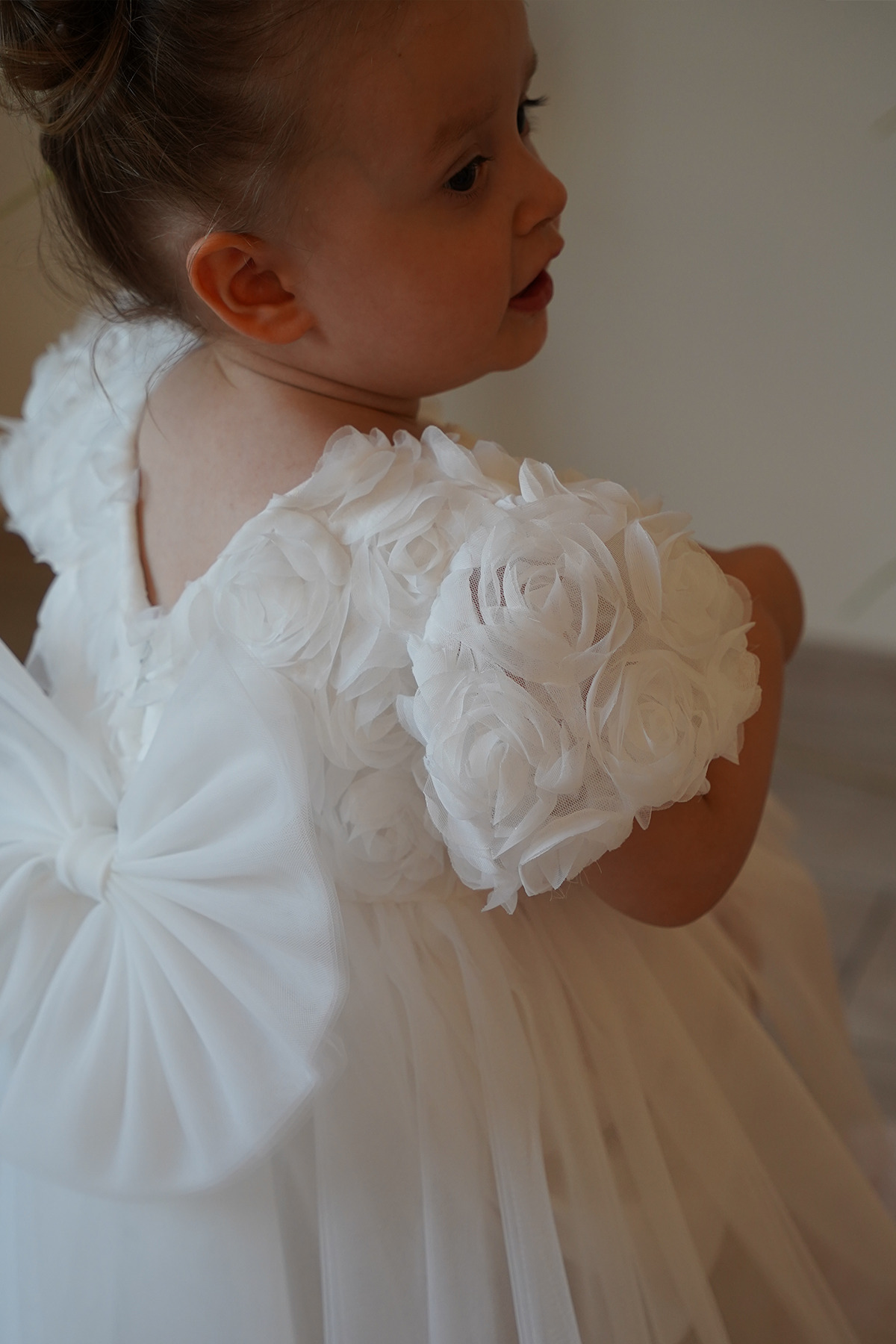 ALYRA Kız Bebek Elbise Kısa Kollu Fiyonklu Güllü Doğum Günü Parti Düğün Özel Gün Abiye Kız Çocuk Elbise fotoğrafı 3 (önizleme)