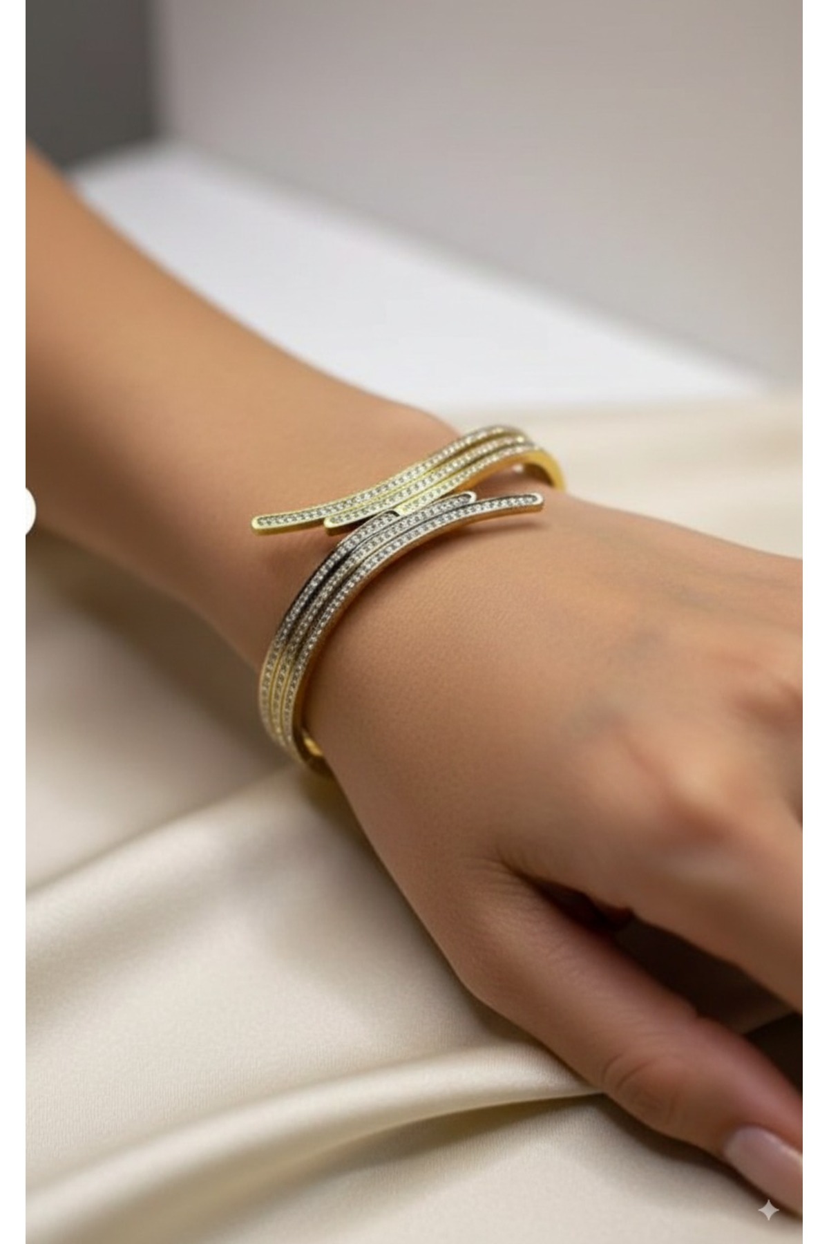 Gold Zirkon Taşlı 14 Ayar Altın Kaplama Çelik Kelepçe Bileklik