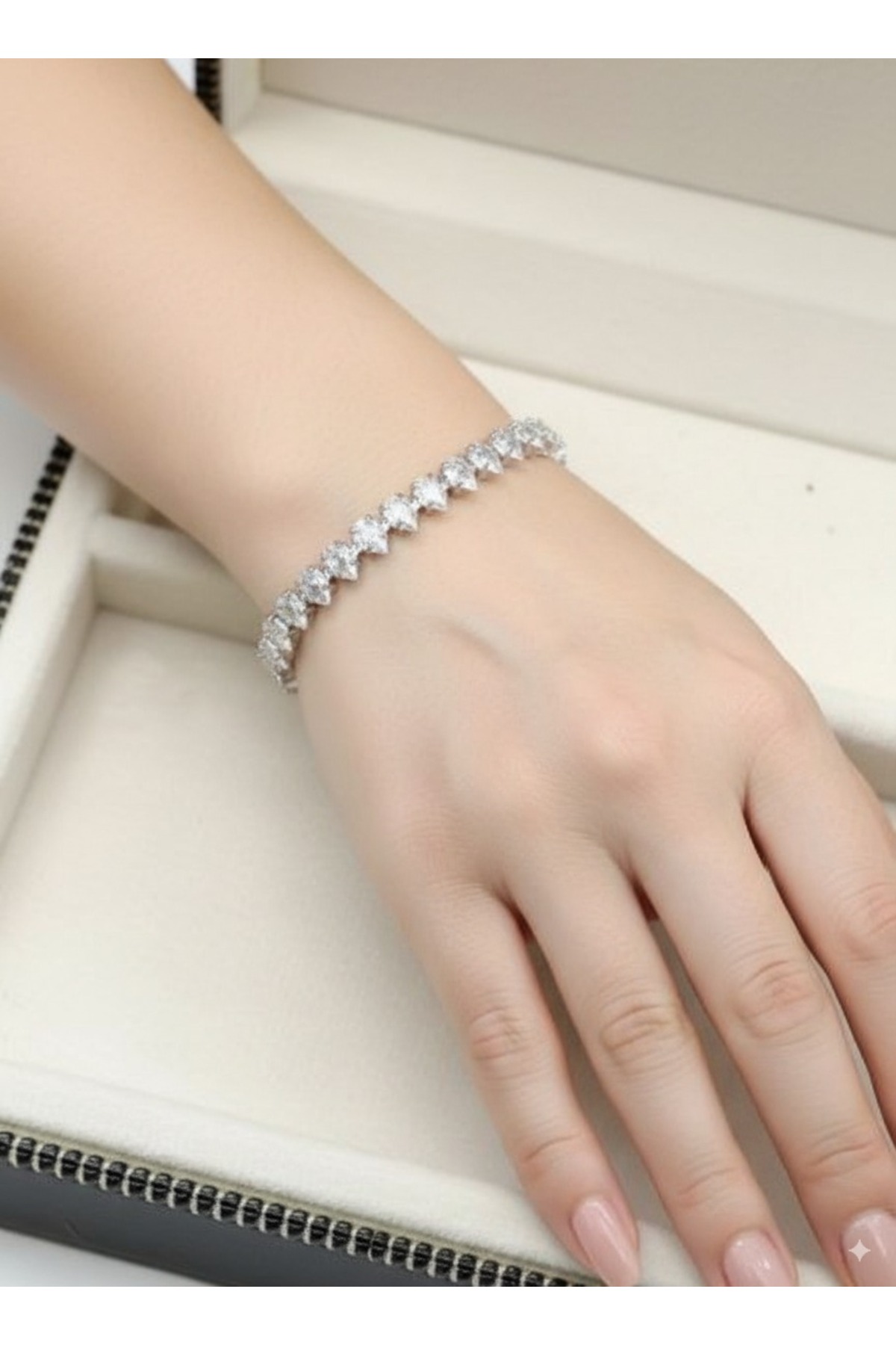 Çelik Bileklik Kararmaz Antialerjik Zirkon Taşlı Su Yolu 