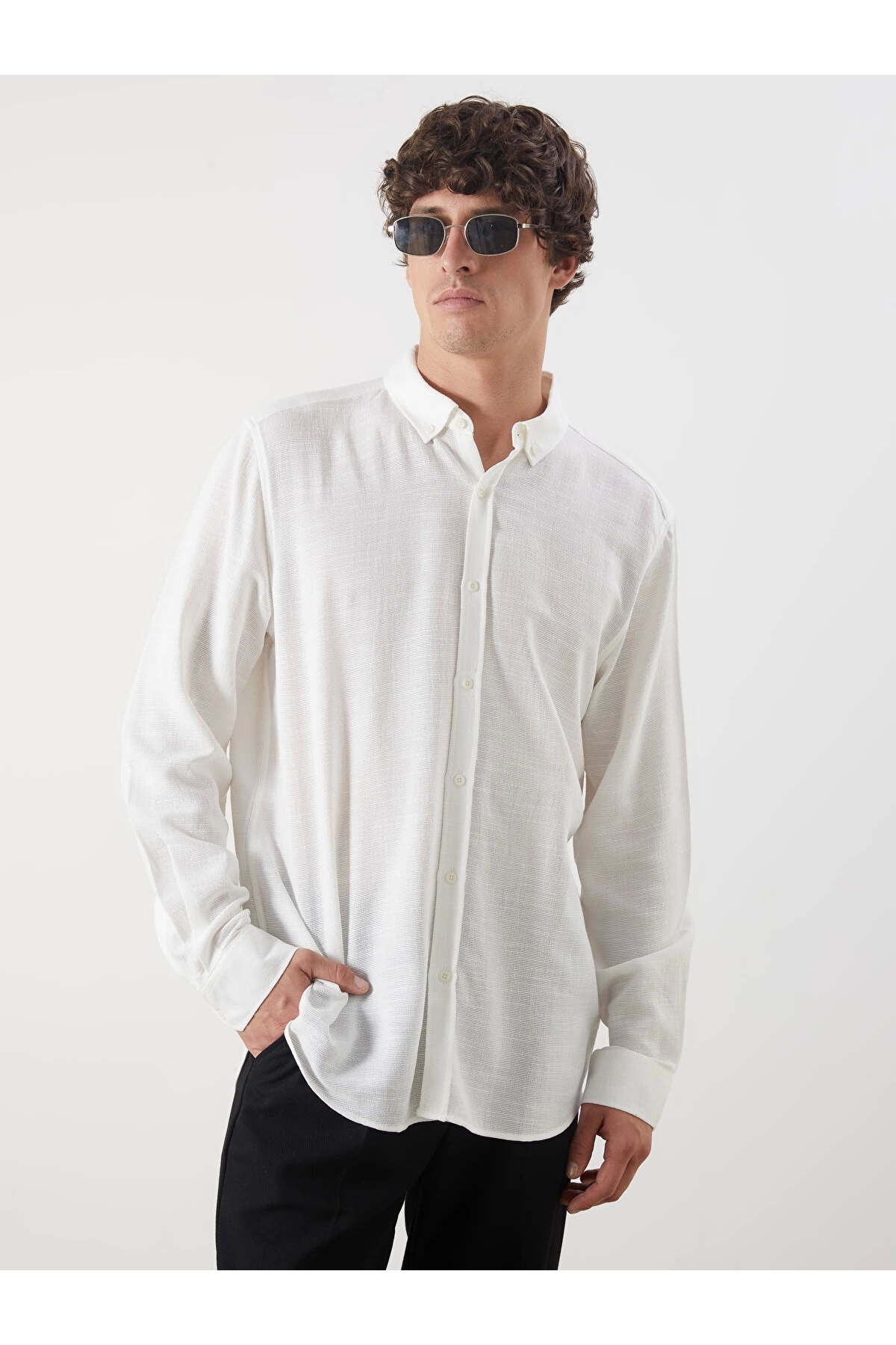 ال سی وایکیکی پیراهن مردانه آستین بلند دابی مدل LCW Vision Ecru Slim Fit