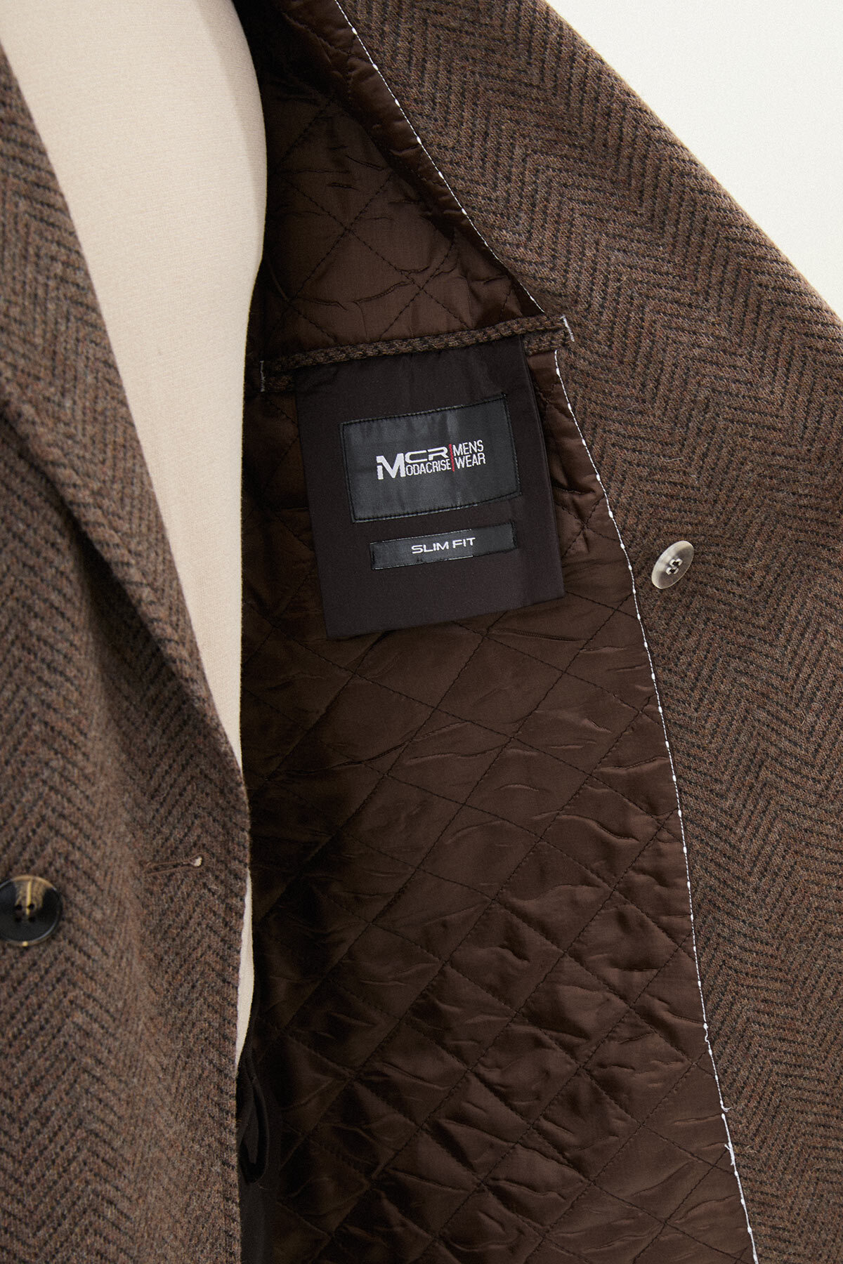 Desenli Slim Fit Geniş Yaka Kruvaze Yün Erkek Kaban Kahve - 21321.25K — رنگارنگ — تصویر 6 از 6