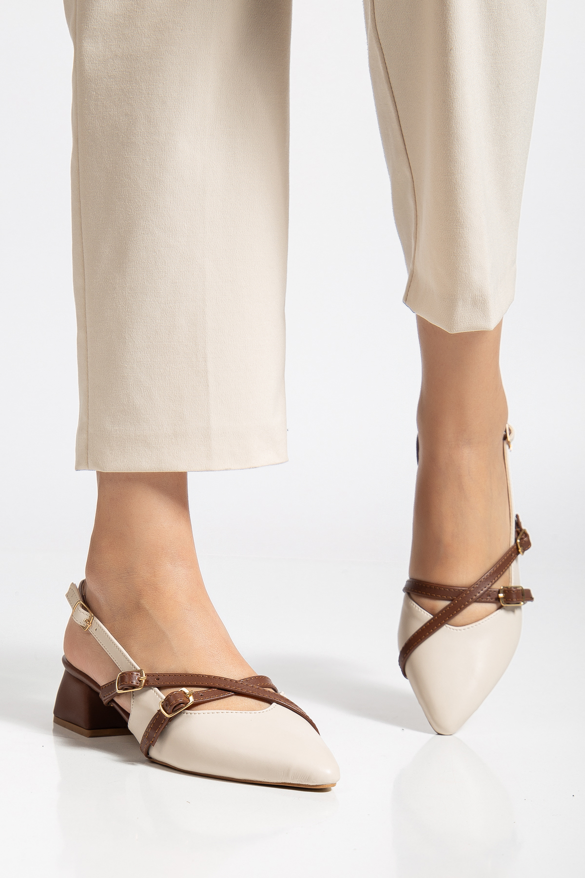 Genetti  Taba Bej Rugan Arkası Açık Sivri Burunlu Kısa Topuk Günlük Babet Kadın Topuklu Ayakkabı - Görsel 2