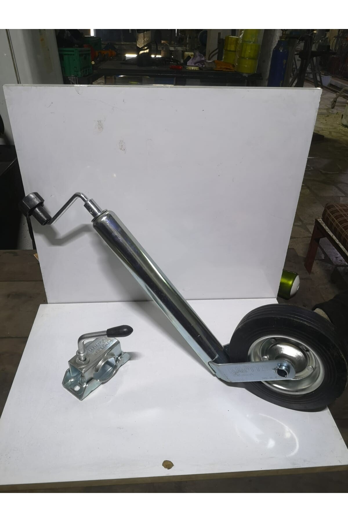 SOFT KÜÇÜK ÖN DESTEK TEKERLEK VE BAĞLAMA KELEPÇESİ